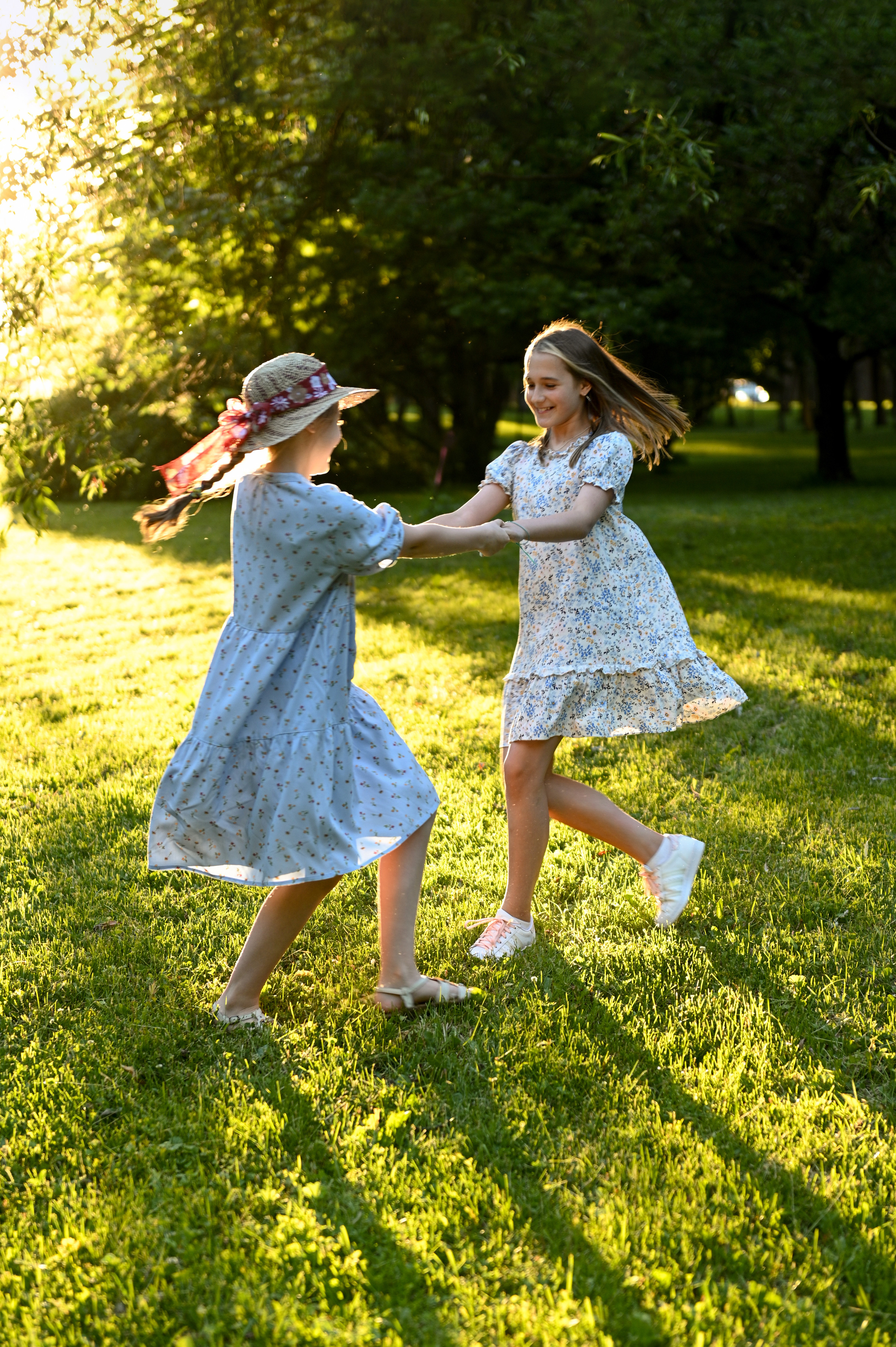 Летняя прогулка для Вероники и Любаши. Детский и семейный фотограф в Москве Ульяна Федорова