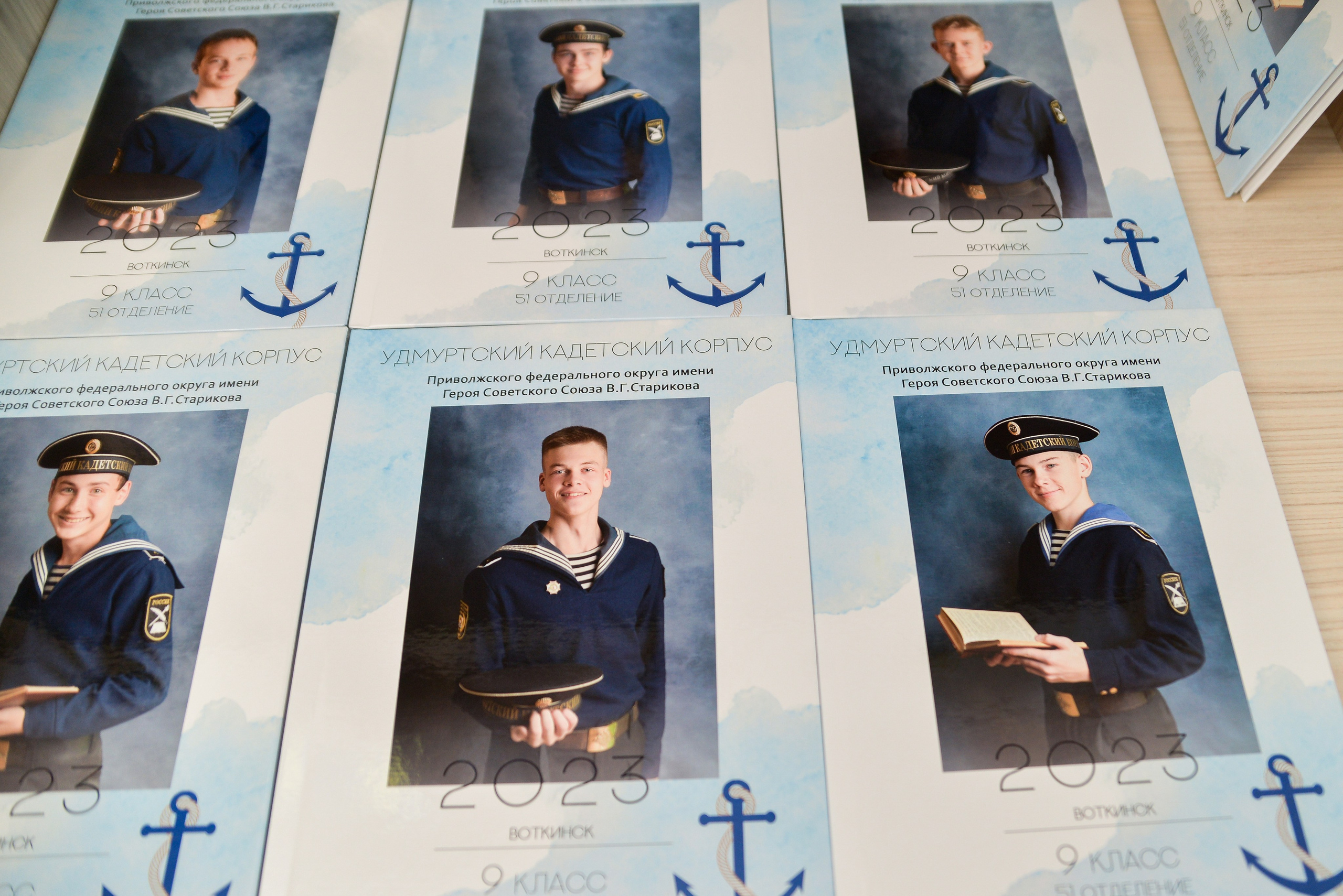 Старшая школа. Альбомы. Современные выпускные альбомы. Воткинск