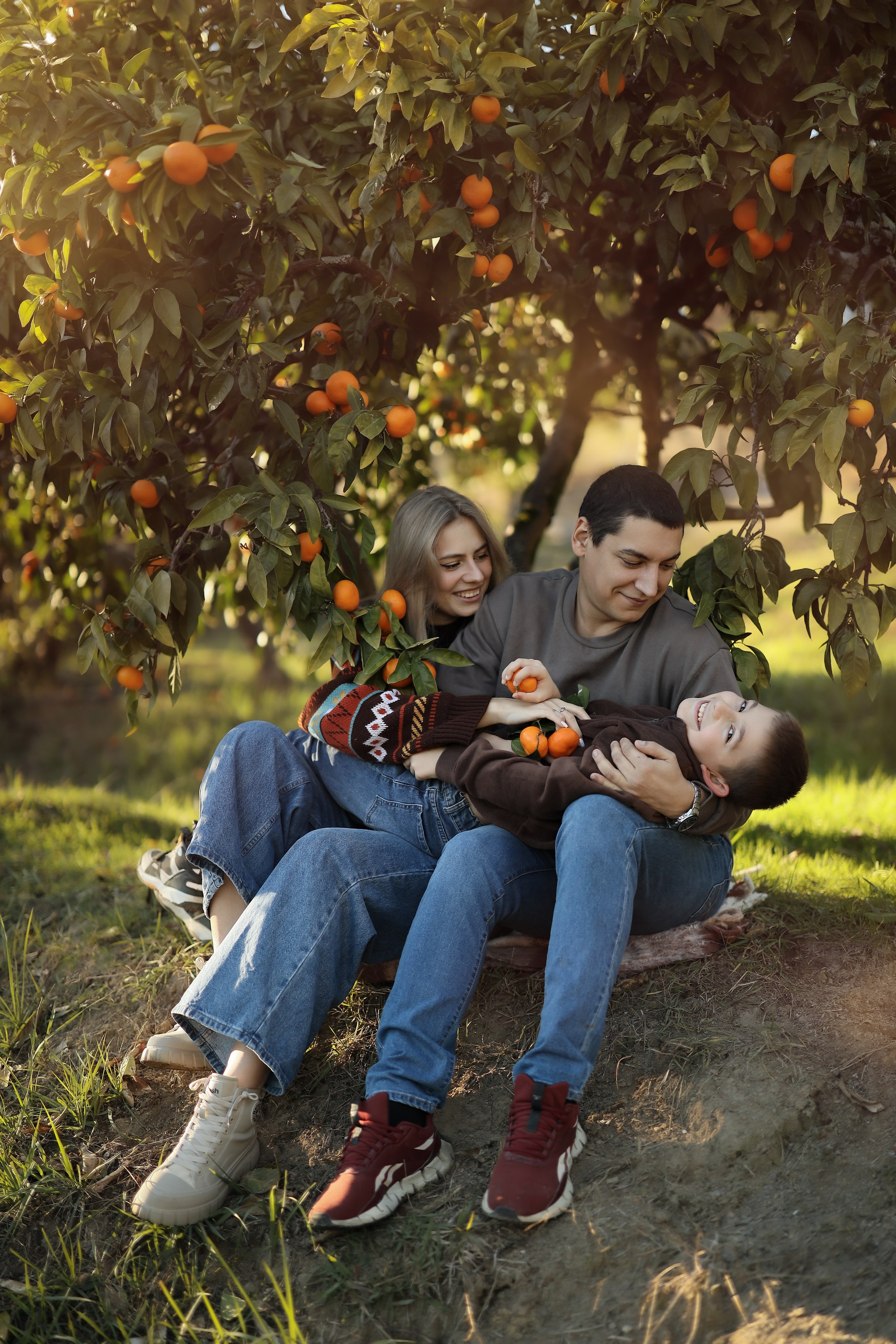 Фотосессия в мандариновом саду в Новом Афоне, Абхазия. Свадебный и семейный фотограф в Абхазии Жанна Соснина