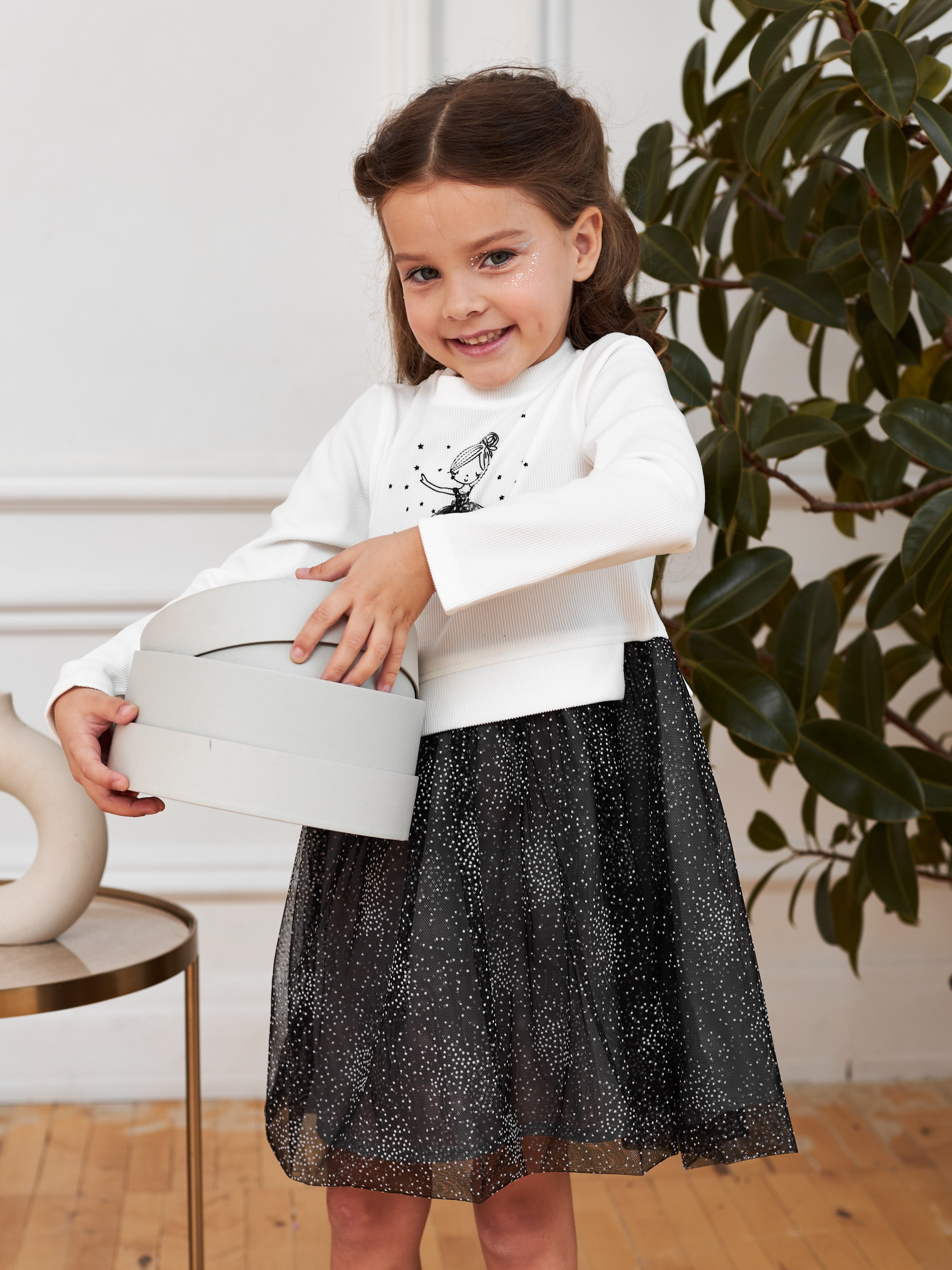 Фотосъемка платьев для девочек Екатеринбург Wildberries ВБ Ozon Озон фотосессия детей Екб заказать цена фотосъемка товара WB детское платье. Фотограф Екатеринбург Анастасия Жерновская | Маркетплейсы и нейрофото