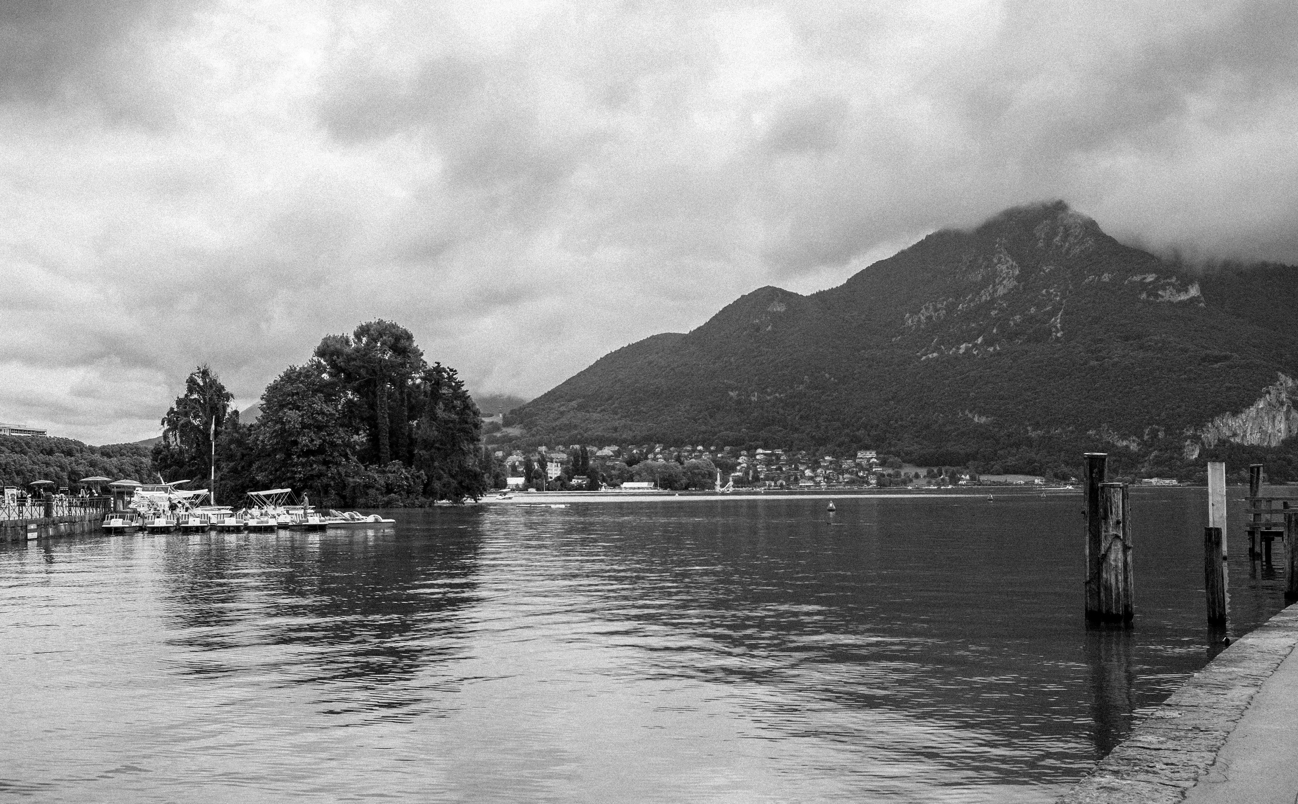 Анси. Фотограф Антон Швец — Монохромная реальность