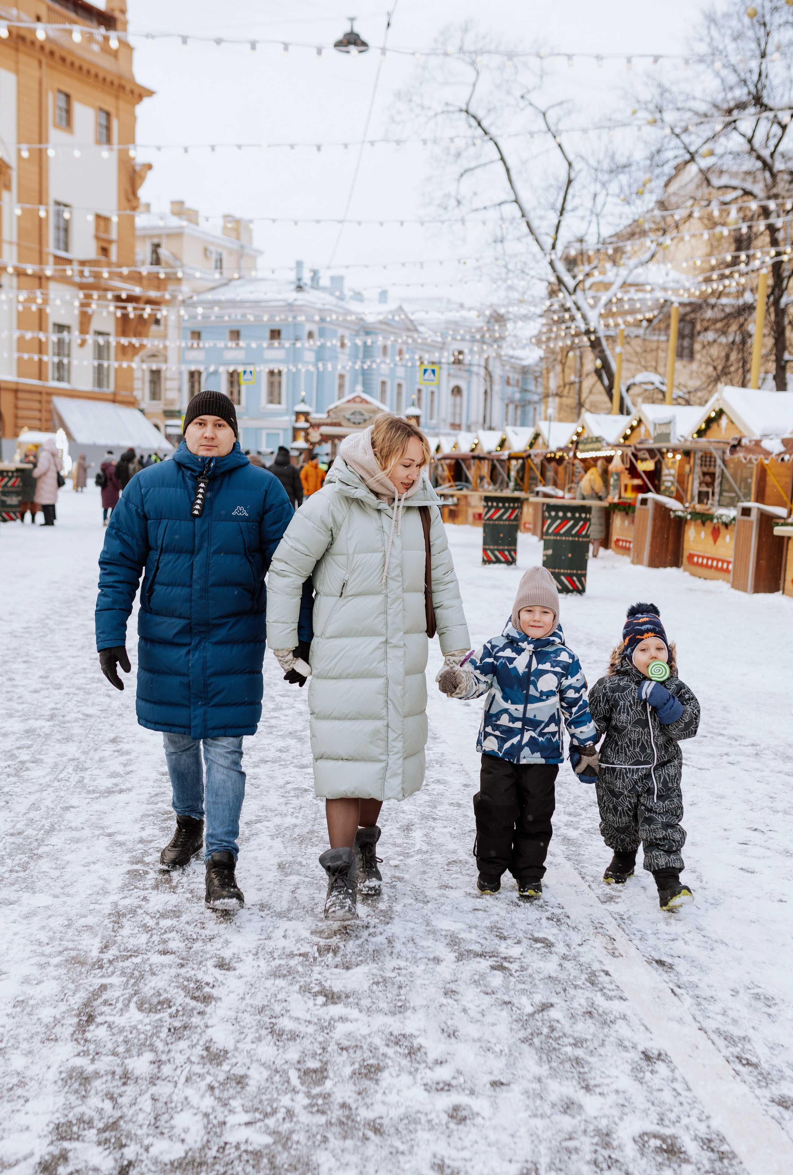 Семейная, Манежная площадь
