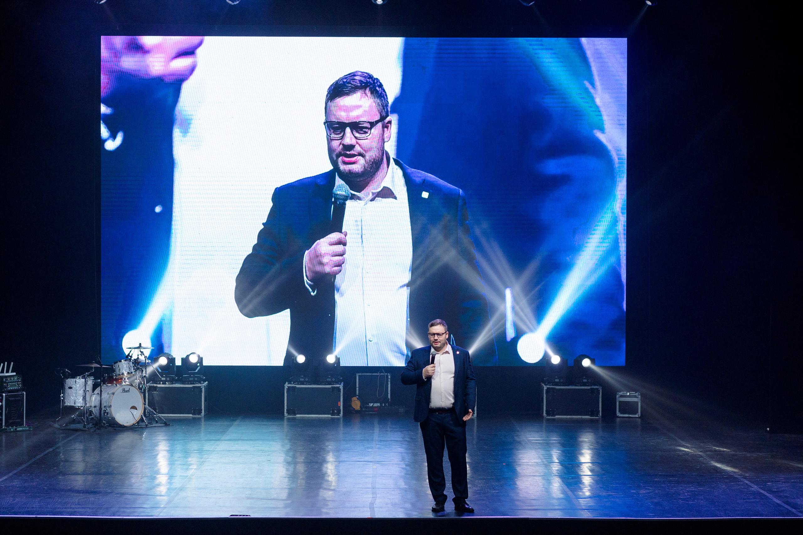 РЕПОРТАЖ: НОВЫЙ ГОД В ДК МЕТАЛЛУРГ. Профессиональный фотограф в Ижевске Леша Петров