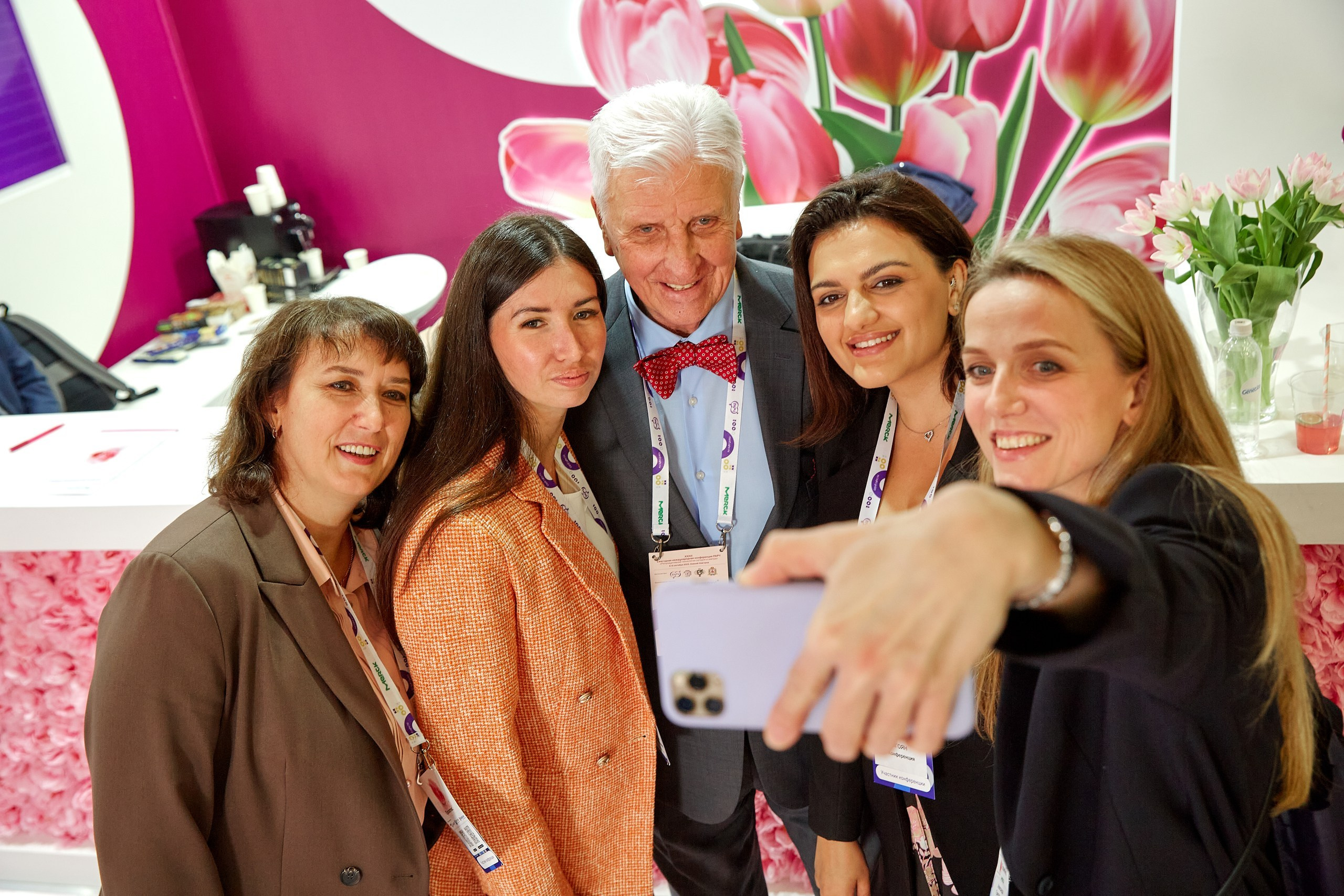 Стенд компании Angelini Pharma / Конференция РАРЧ 2023. Антон Артюшин, портретный фотограф. Москва