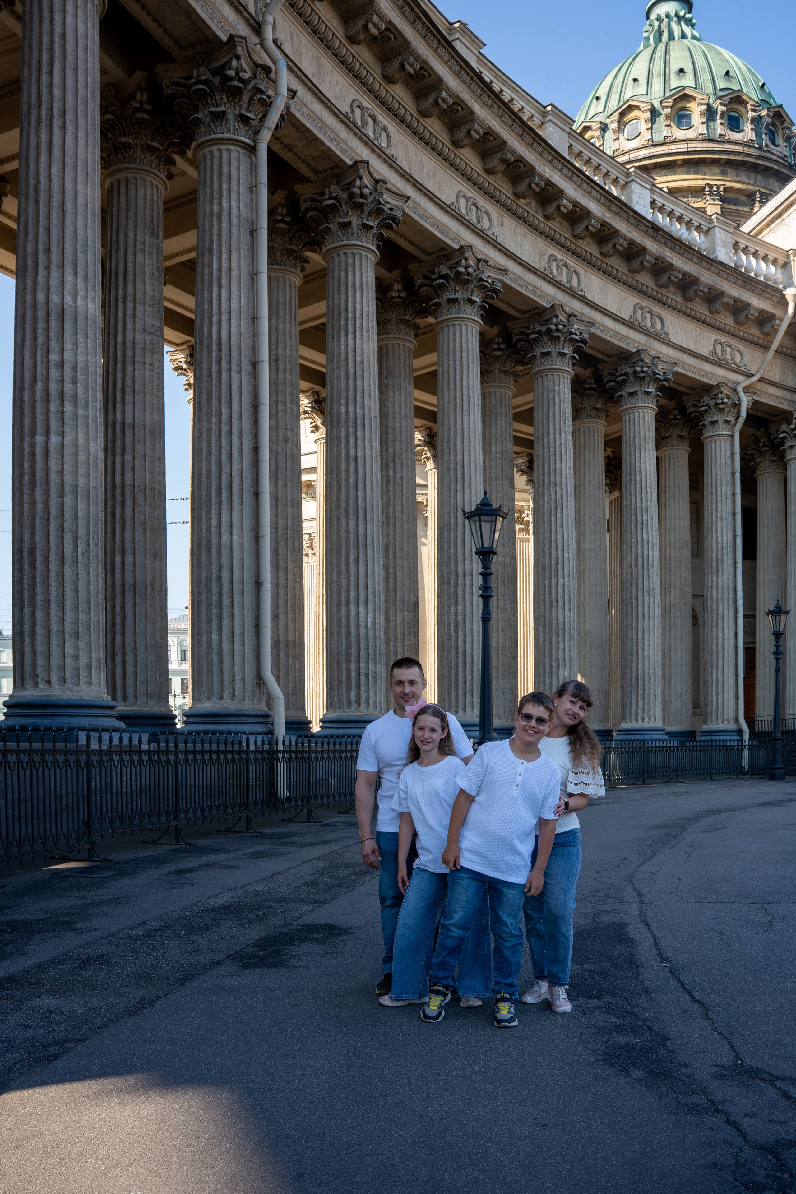 Фотопрогулка для семьи по достопримечательностям Питера. Студийный и портретный фотограф в САНКТ-ПЕТЕРБУРГЕИрина Махаон