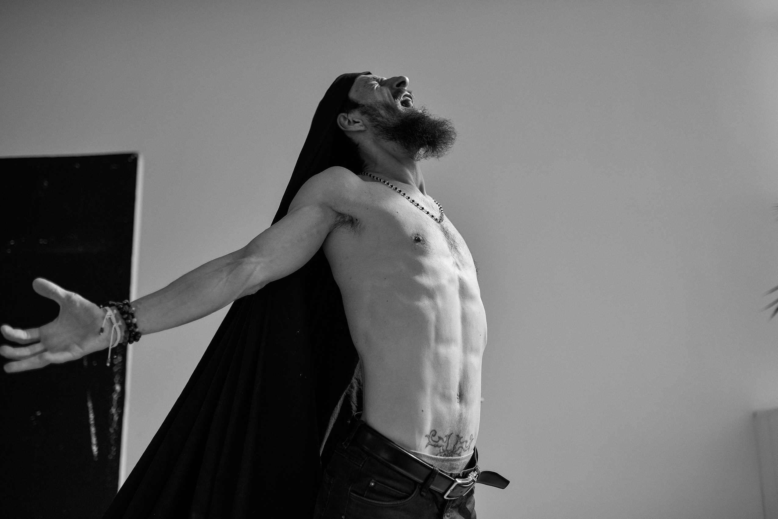 Мужская фотосессия в студии MAIN. Портретный фотограф Новосибирск Дарья Едапина. Фотограф Дарья Едапина Новосибирск