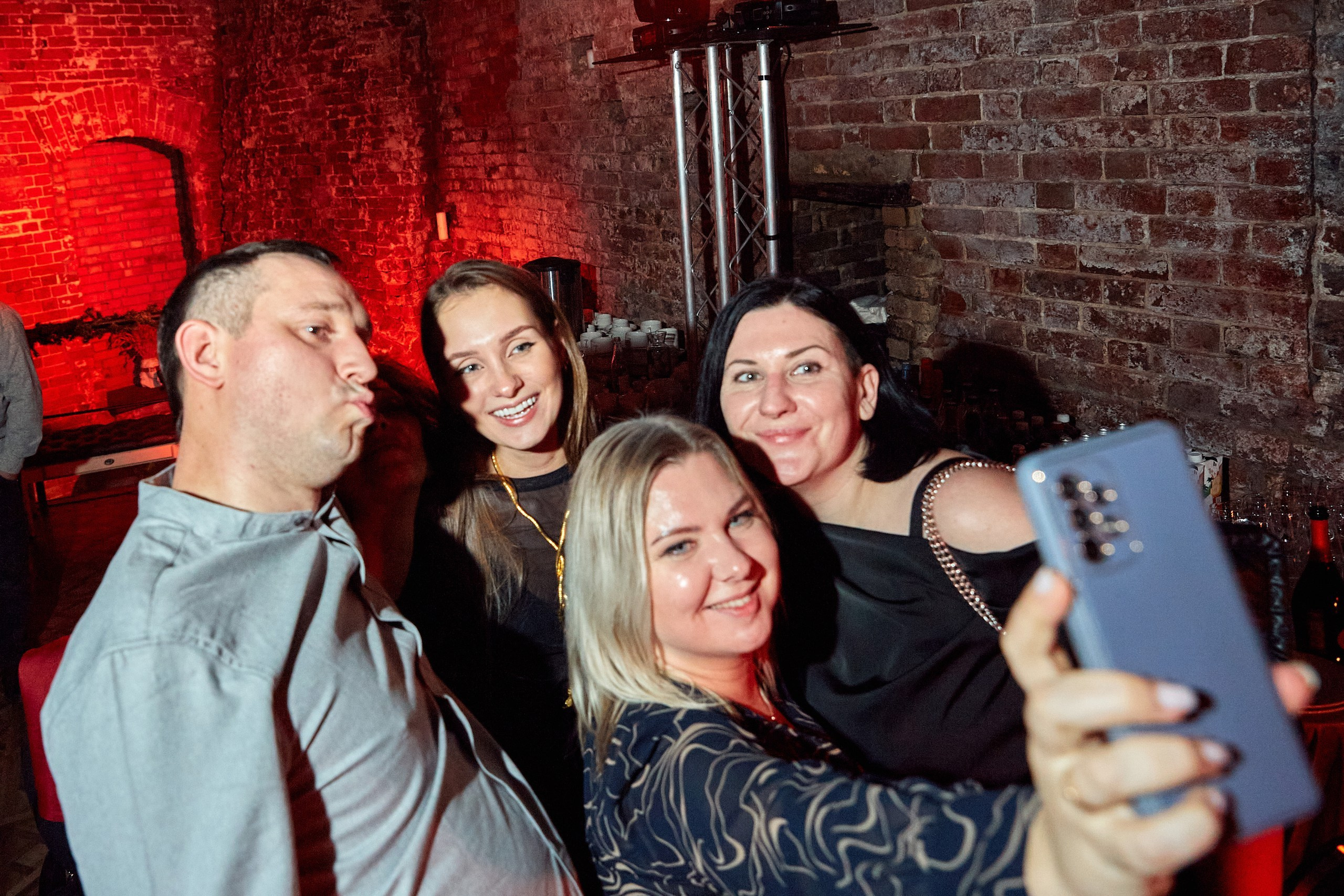 Компания Clarity / Пространство HIDE. Антон Артюшин, портретный фотограф. Москва