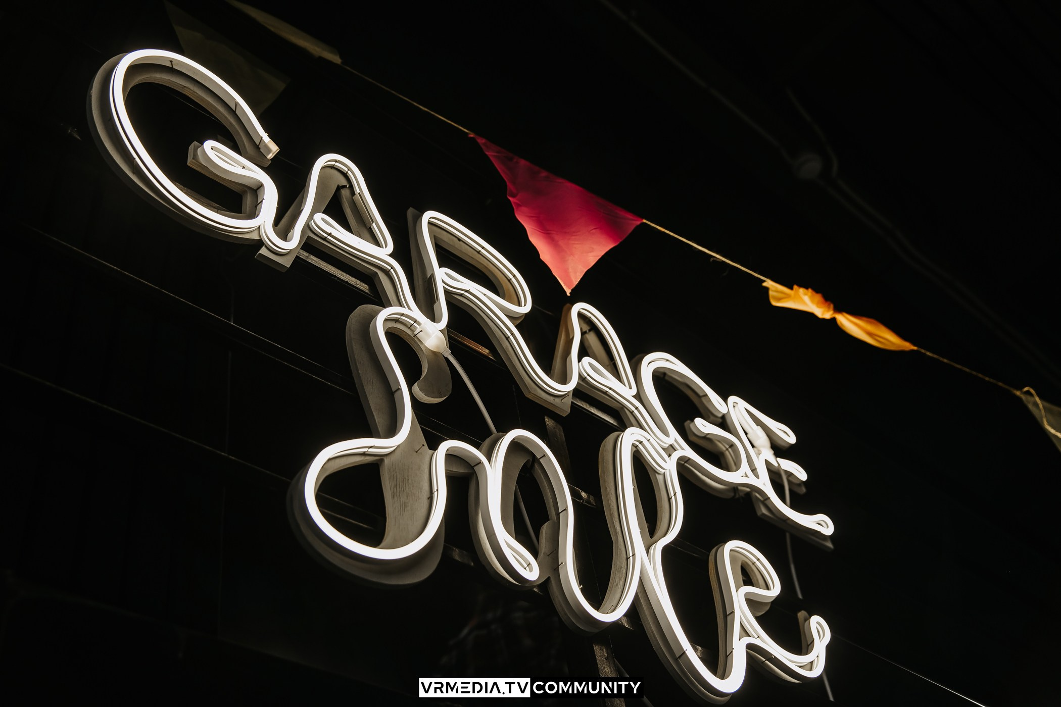 Традиционный рождественский базар и Garage Sale