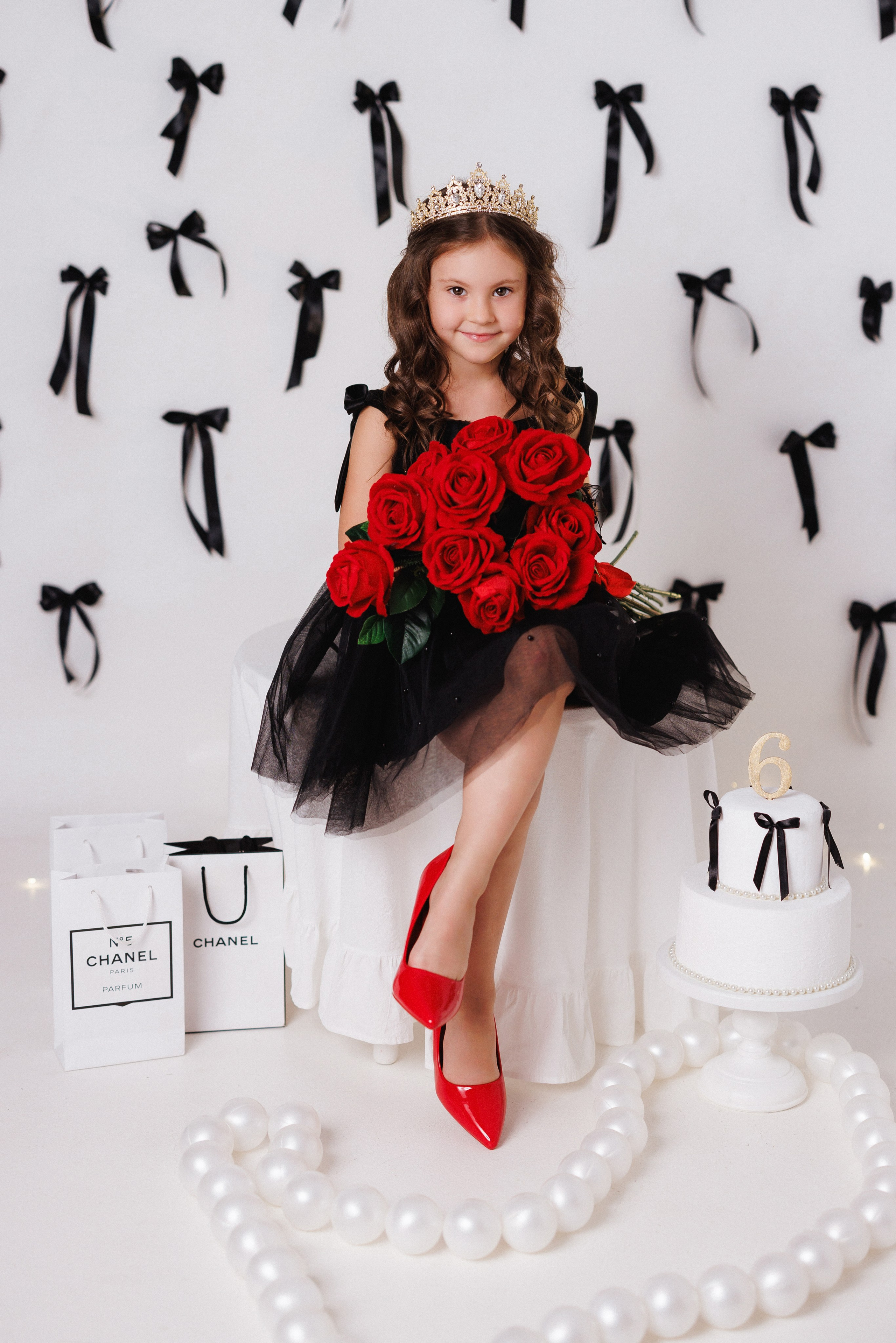 Детская фотосессия к Дню рождения для девочек, фотостудия «Антураж». Семейный и детский фотограф в Краснодаре Анна Трашкова