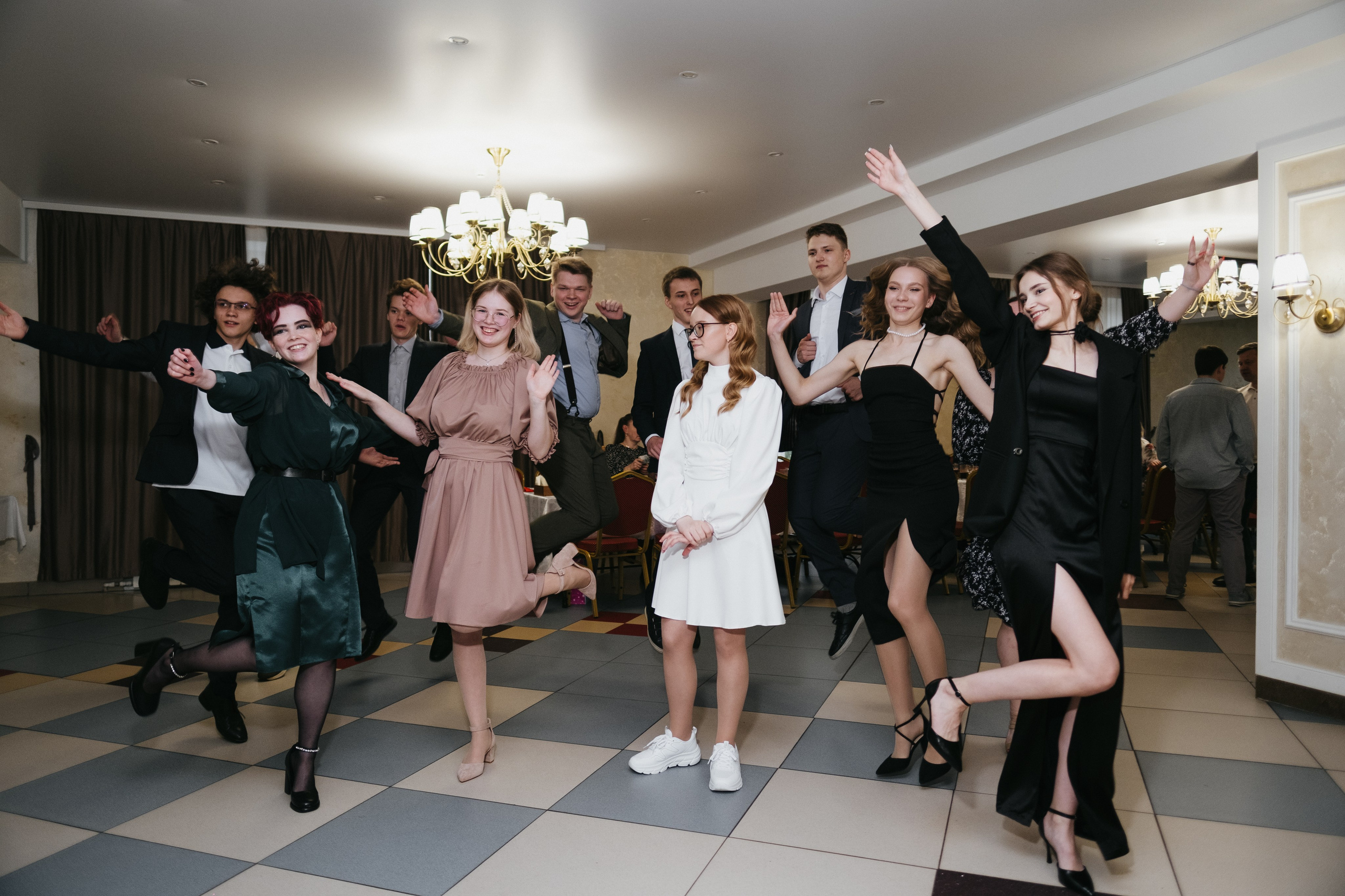 Выпускной 11 класс школы № 30. Свадебный и репортажной фотограф Денис Ожигин в Краснодаре и Краснодарском крае