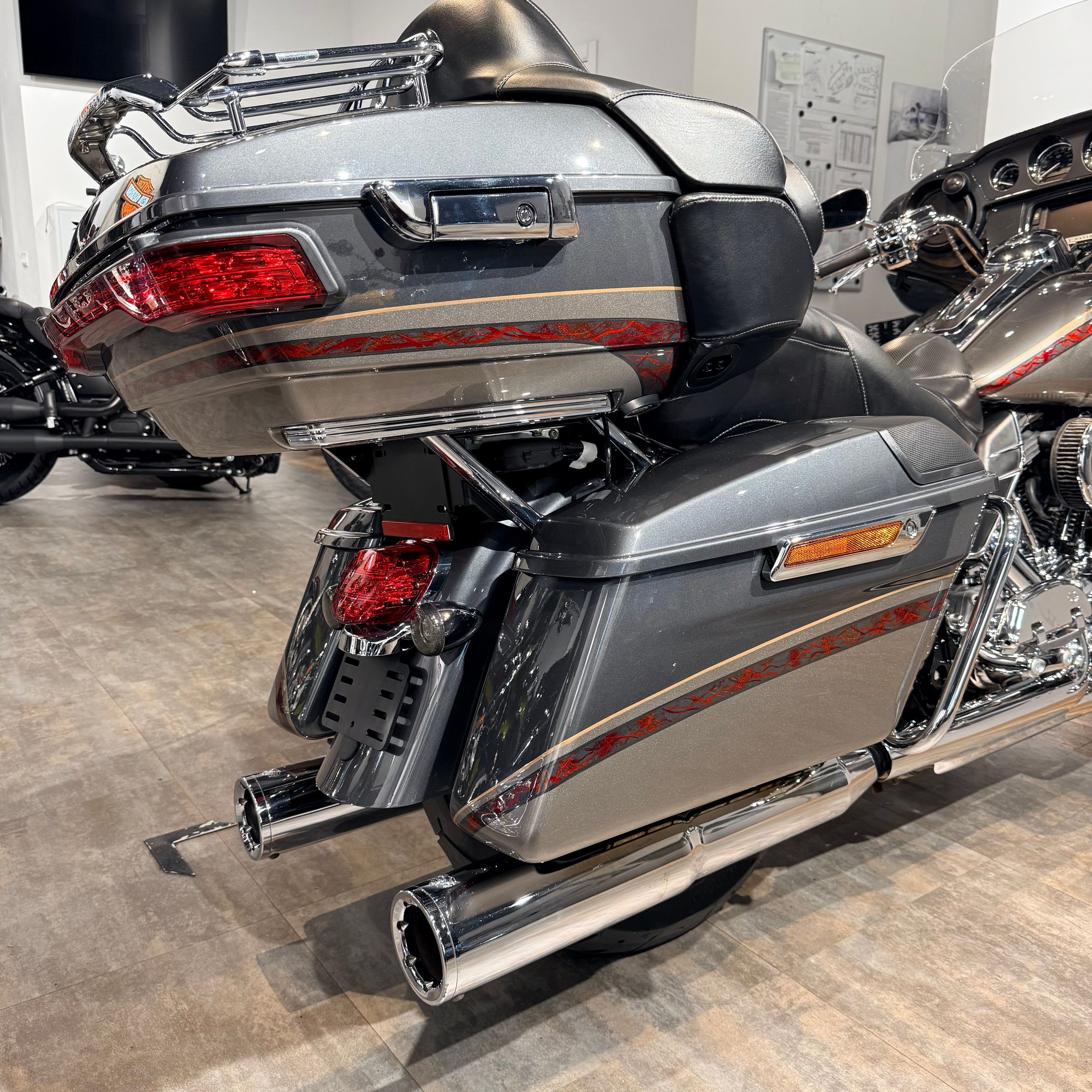 2015 CVO Еlесtra Glide Limited Сhаrсоаl Silver. Hello Davidson, Москва. Только хорошие мотоциклы…