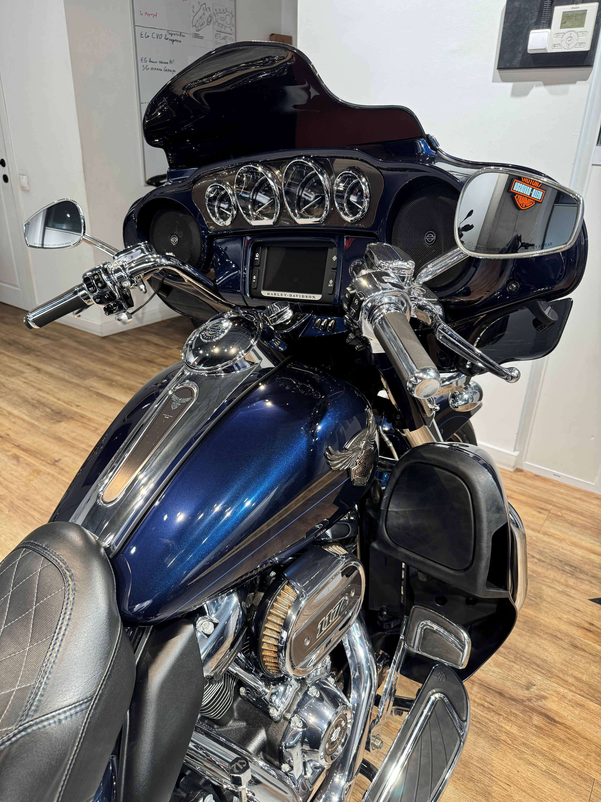 Мотоциклы Harley-Davidson 2018 HD CVO Ultra Limited 115 (Touring)  — купить мотоцикл. Hello Davidson, Москва. Только хорошие мотоциклы…