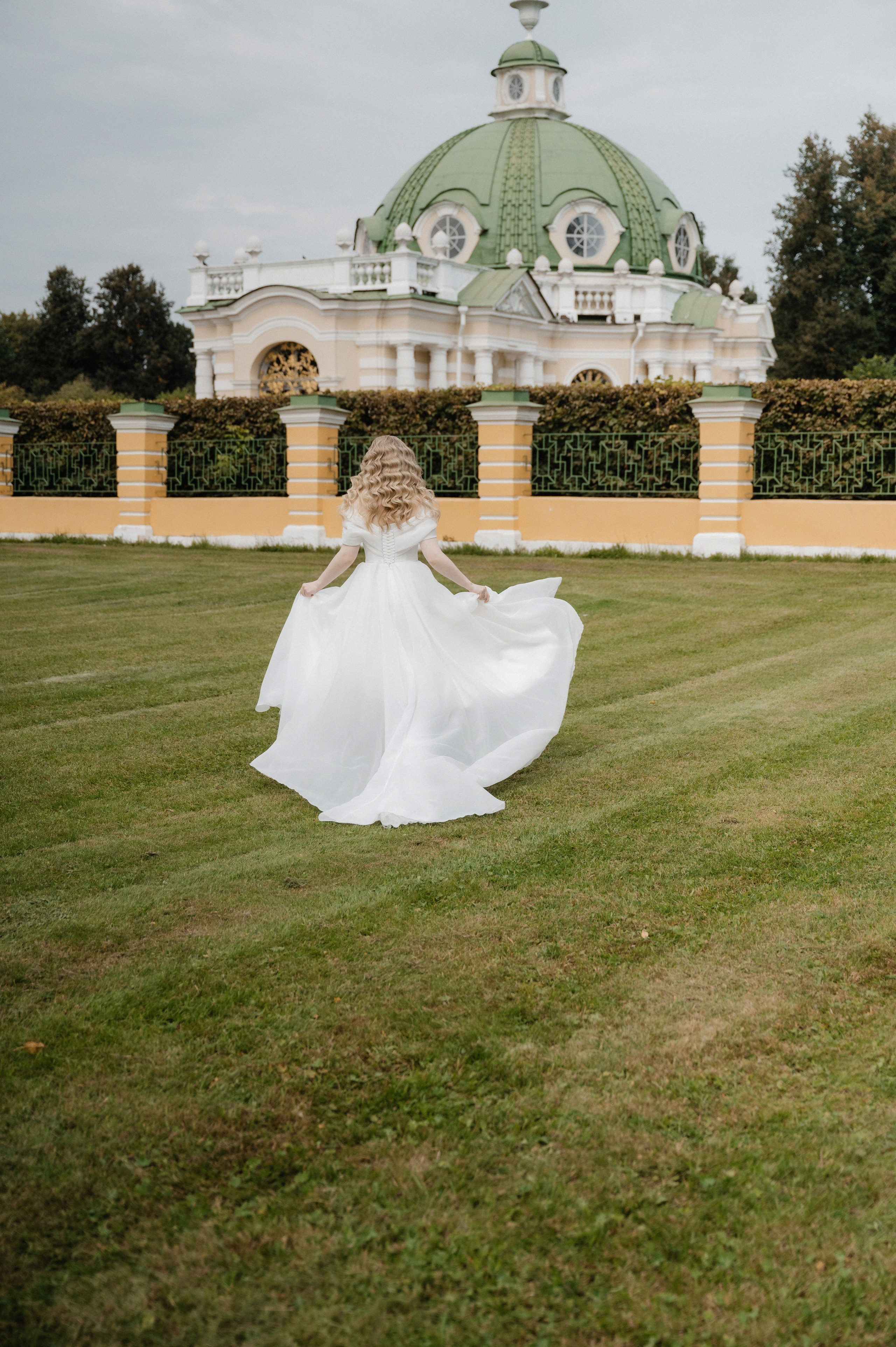 Илья и Ольга.Кусково. Свадебный фотограф Раменское-Москва