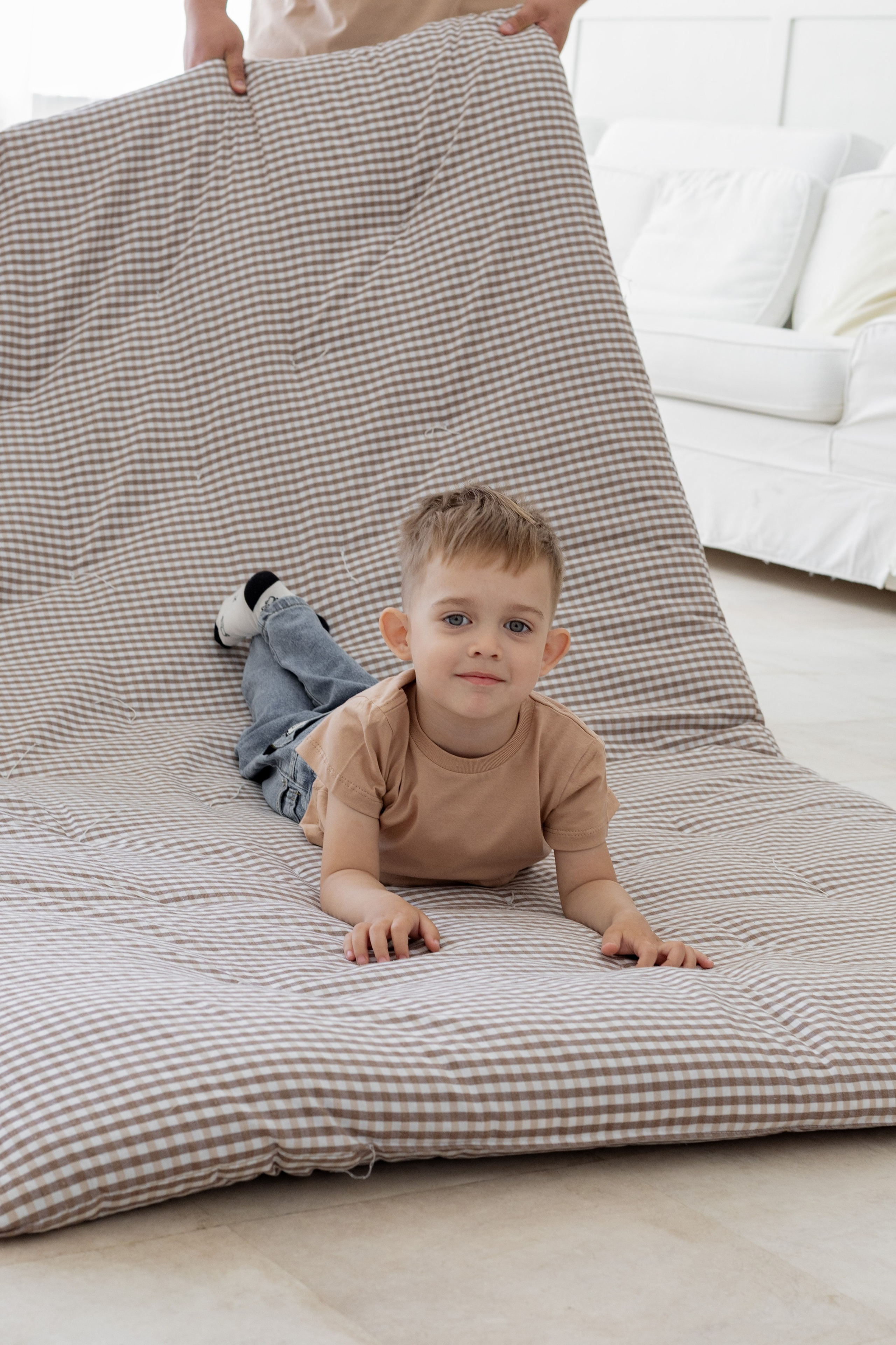 Семейная фотосессия в студии (Михаил, Крестина и Макар). Женский фотограф в Орске Новотроицке Динара Долганова