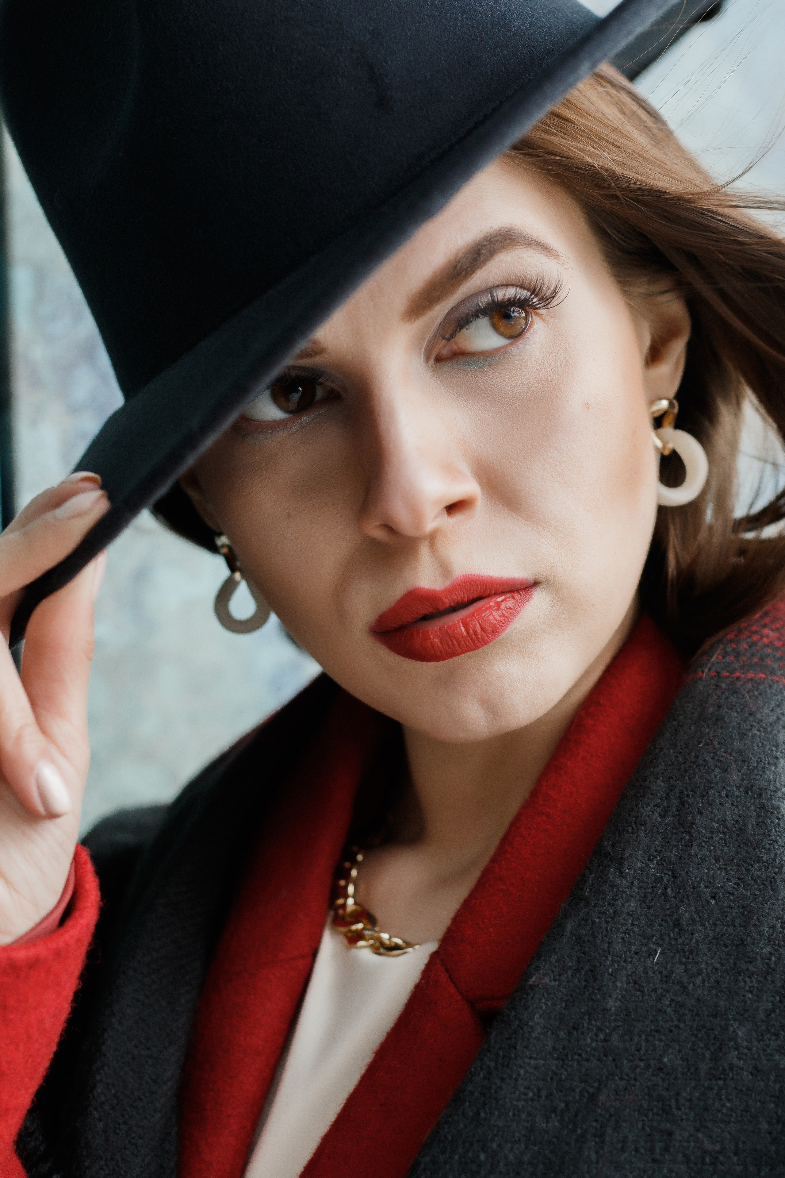 девушка в шляпе