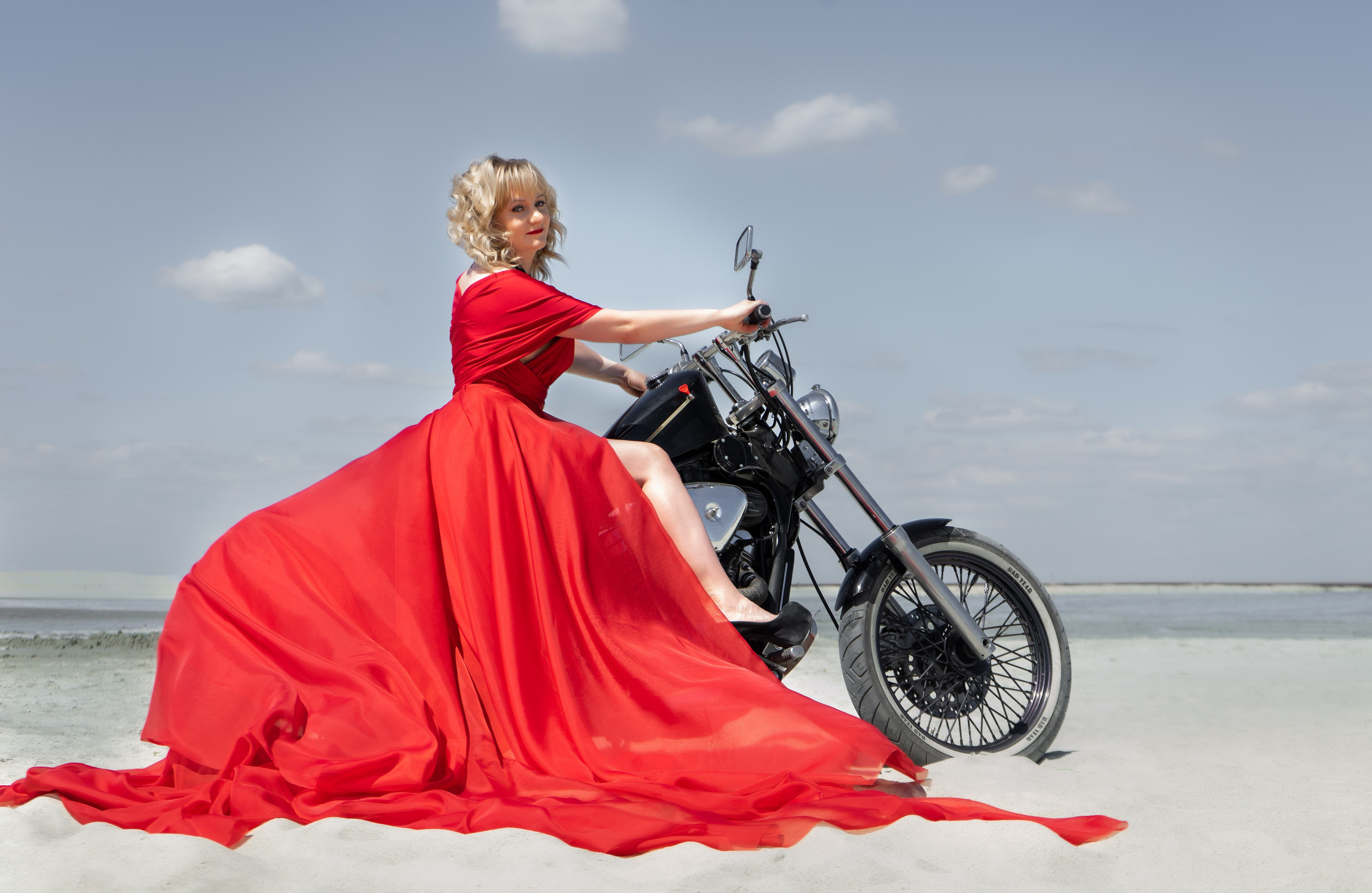 Фотосессия на мото в песках. Фотограф Екатеринбург Кокшарова Александра