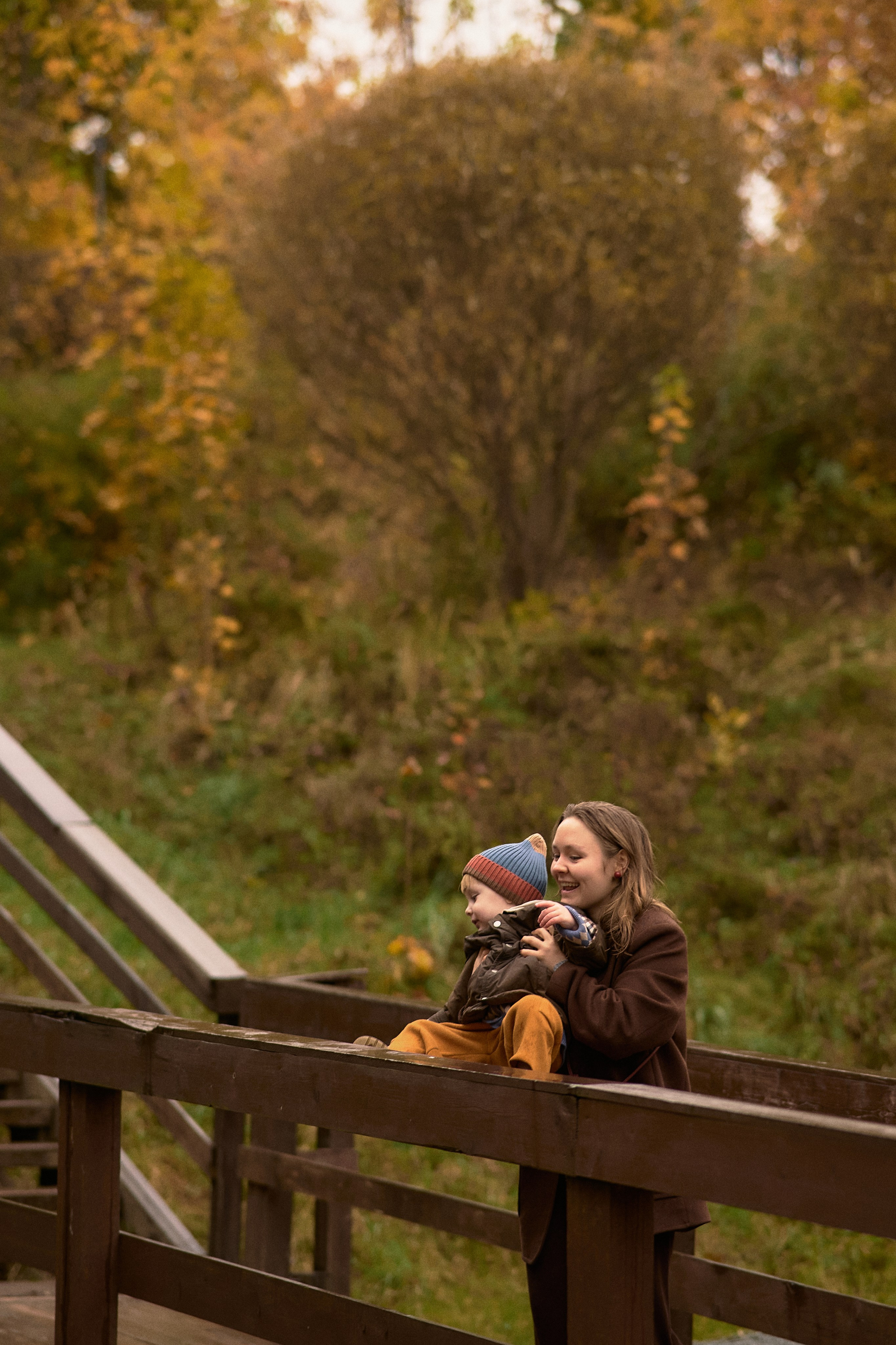 Света и Илюша под дождём. Семейный и свадебный lifestyle-фотограф в Москве Мария Петрова