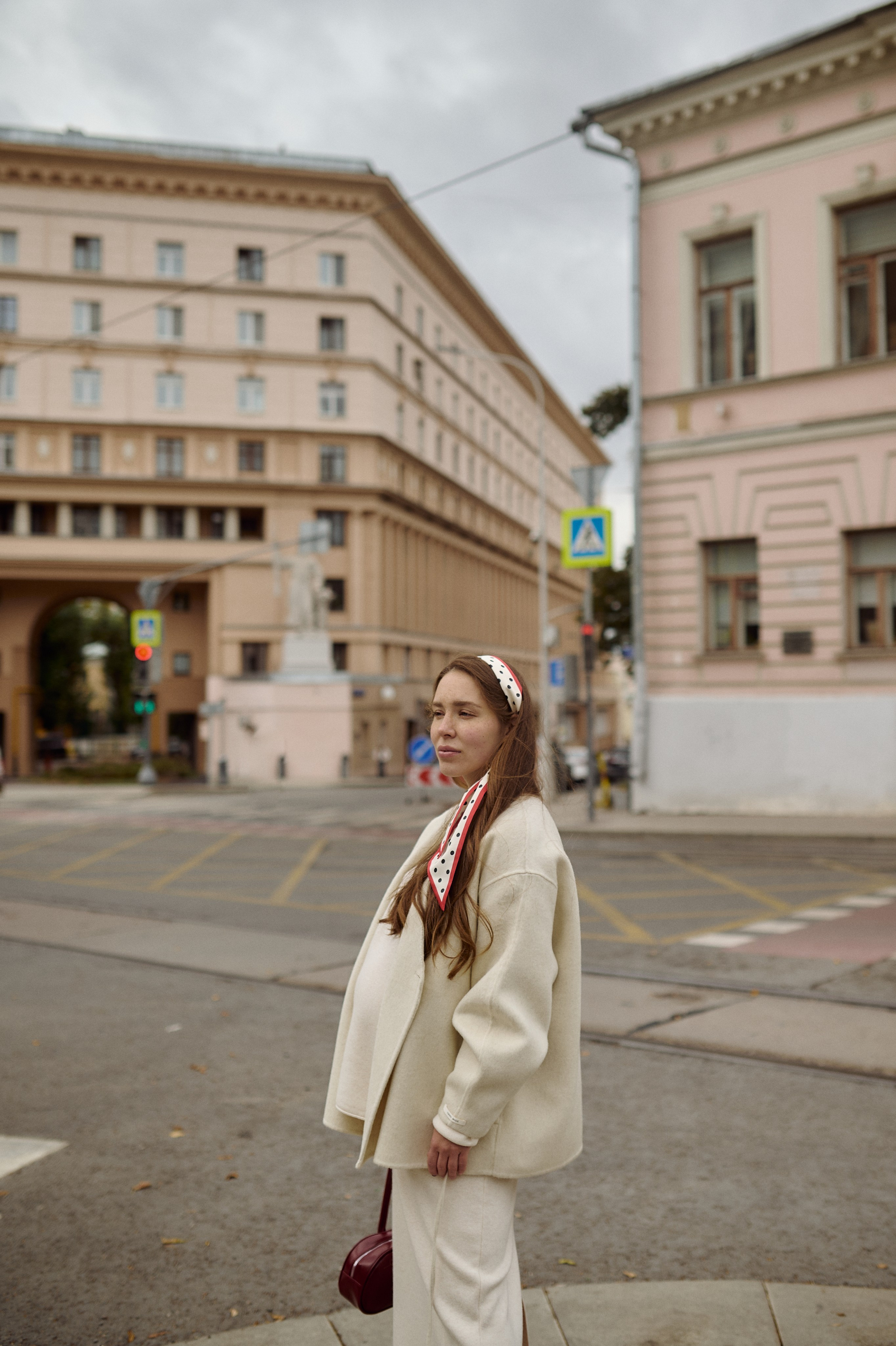Оля на прогулке по городу. Семейный и свадебный lifestyle-фотограф в Москве Мария Петрова