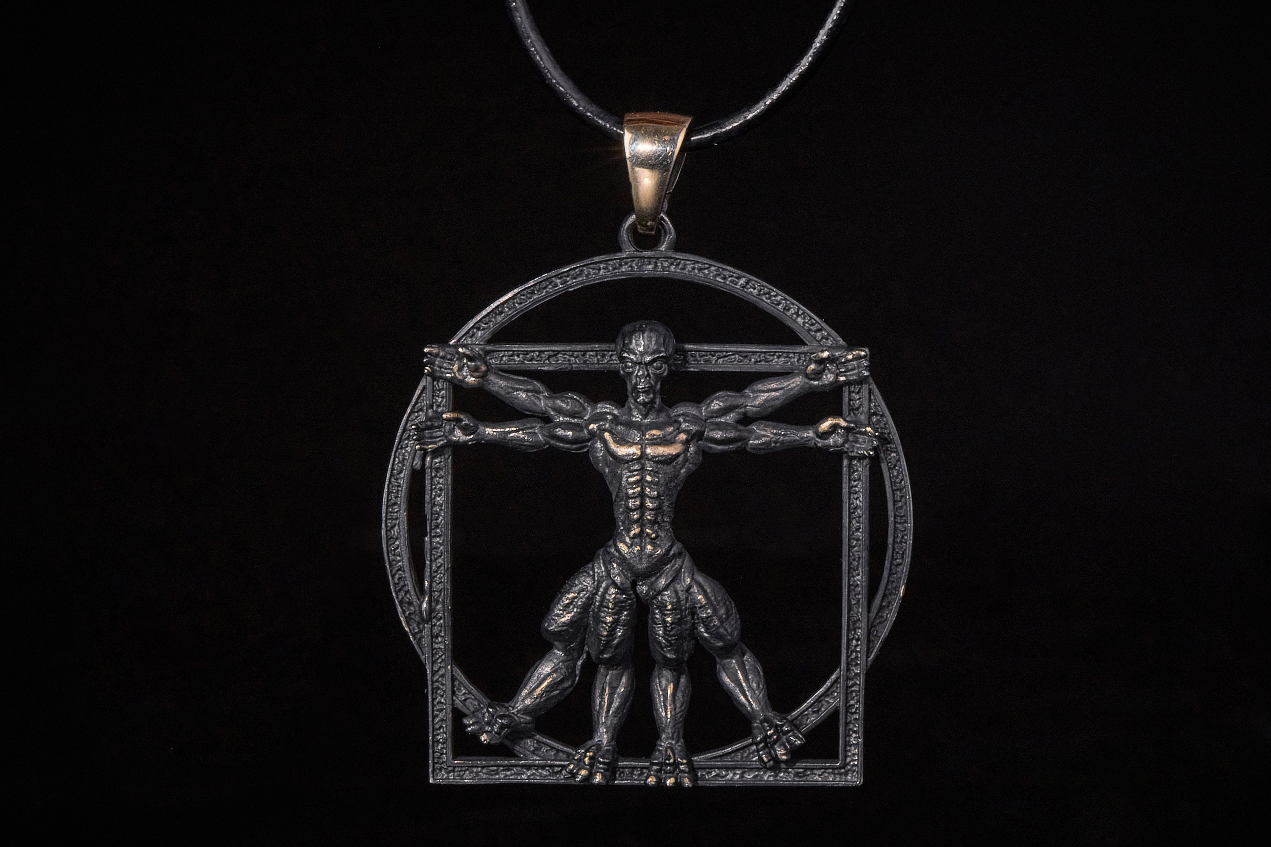 Мужская бижутерия на чёрном фоне. Фотограф Яковлев Роман — Красноярск