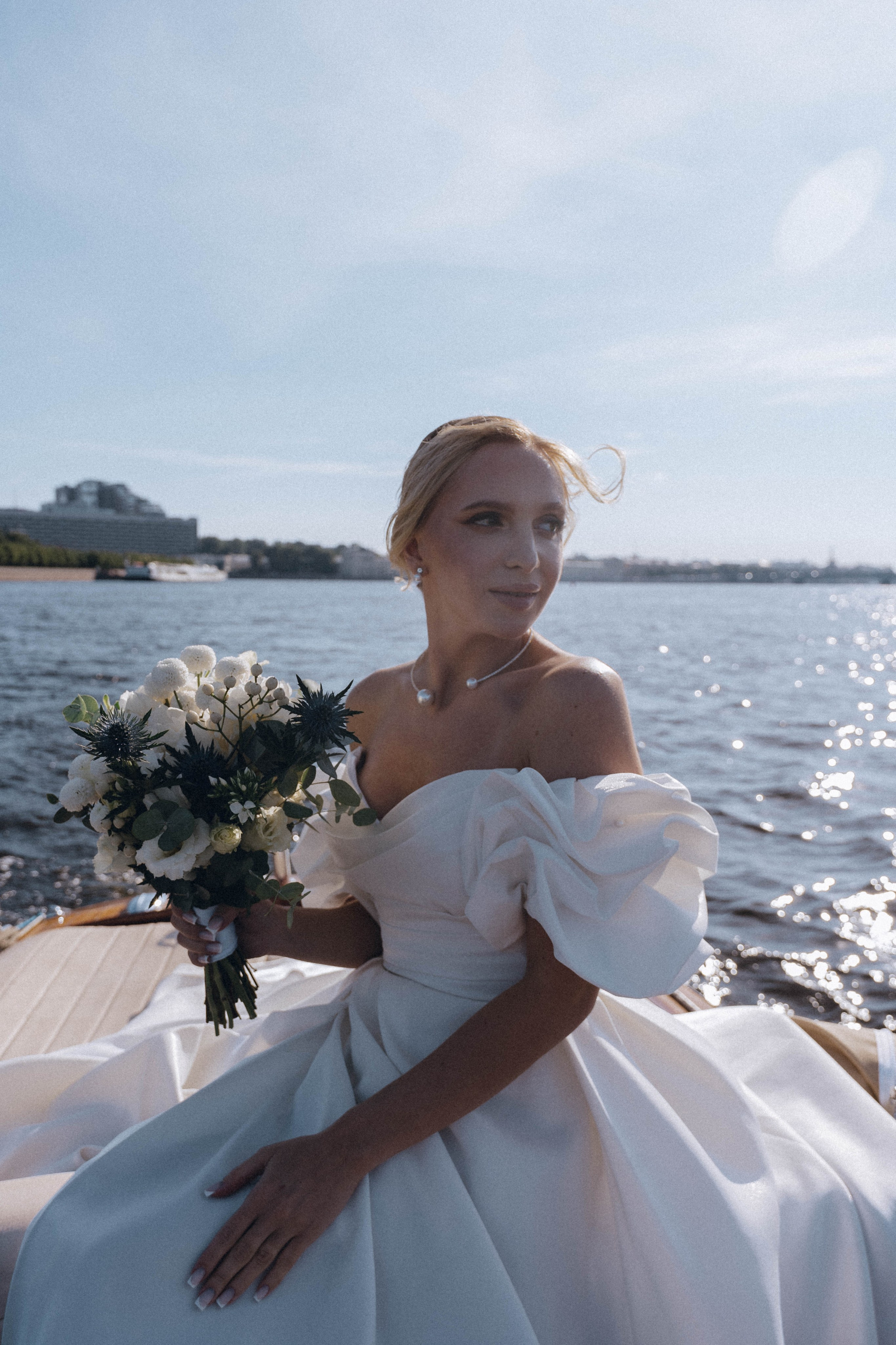 СВАДЕНБНАЯ СЬЕМКА НА КАТЕРЕ ПО КАНАЛАМ САНКТ-ПЕТЕРБУРГА И В АКВАТОРИИ НЕВЫ. Профессиональный фотограф, Санкт-Петербург — Виктория Богомолова