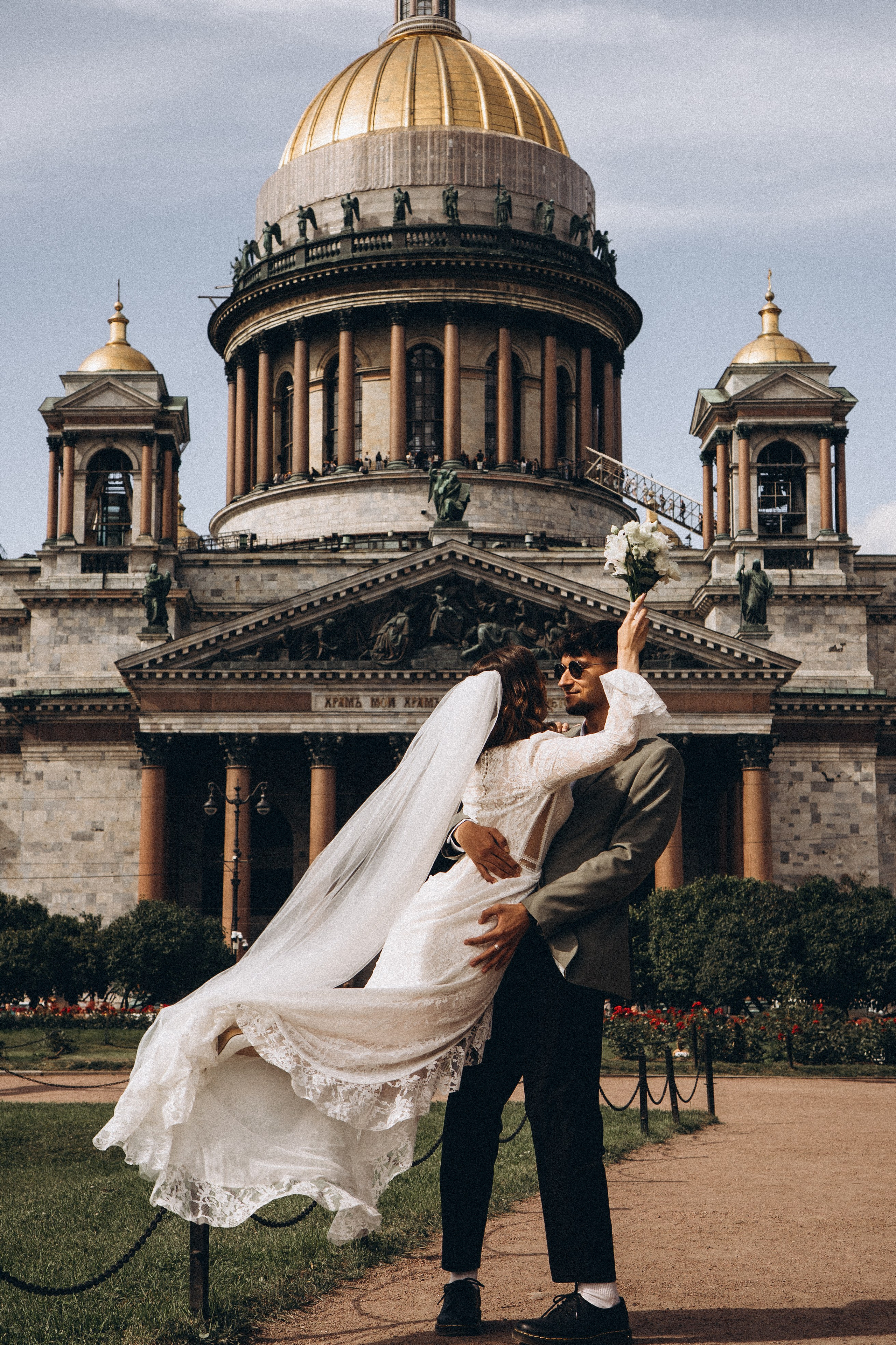 СВАДЕБНАЯ ПРОГУЛКА ВОЗЕ ИСАИКЕВСКОГО СОБОРА АСТОРИИ И ЗАКОНОДАЛЕТНОГО СОБРАНИЯ. Профессиональный фотограф, Санкт-Петербург — Виктория Богомолова