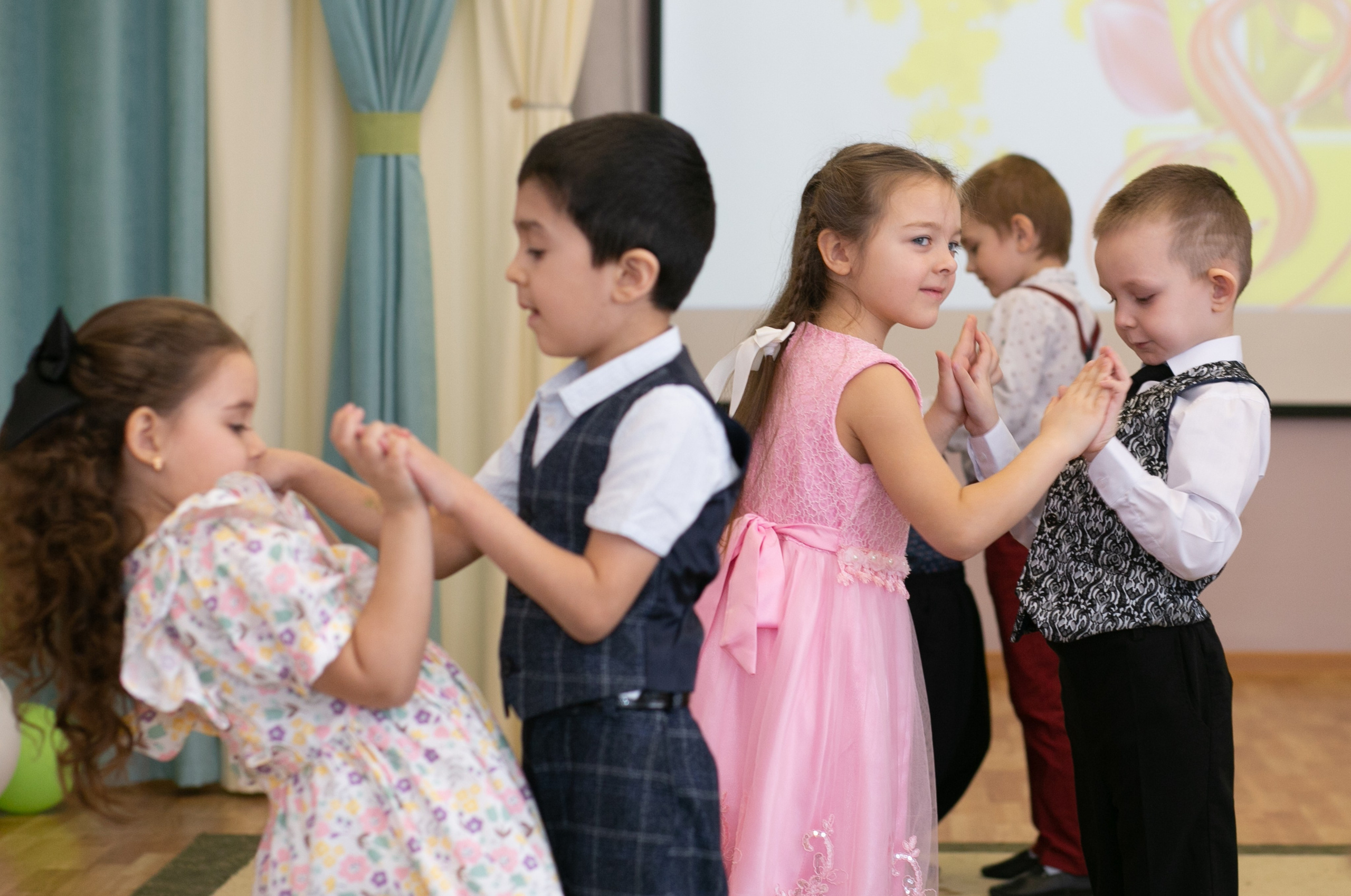 Выпускные и Утренники. Фотограф новорожденных и семейный фотограф НСО г. Бердск Марина Львова
