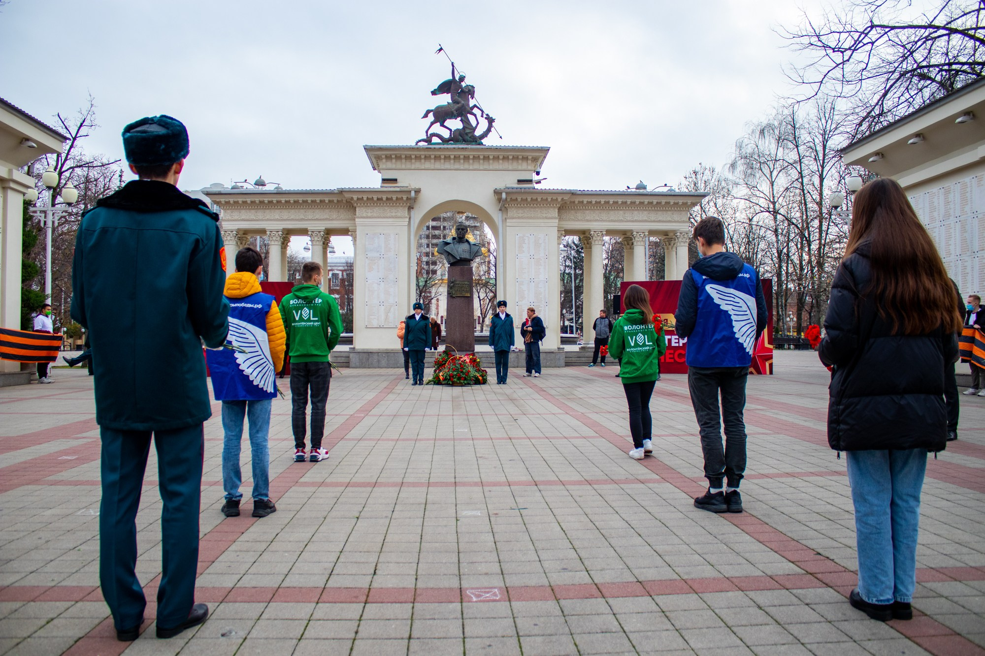День Героев Отечества. Репортажный, промышленный и маркетплейс-фотограф Дмитрий Чернат