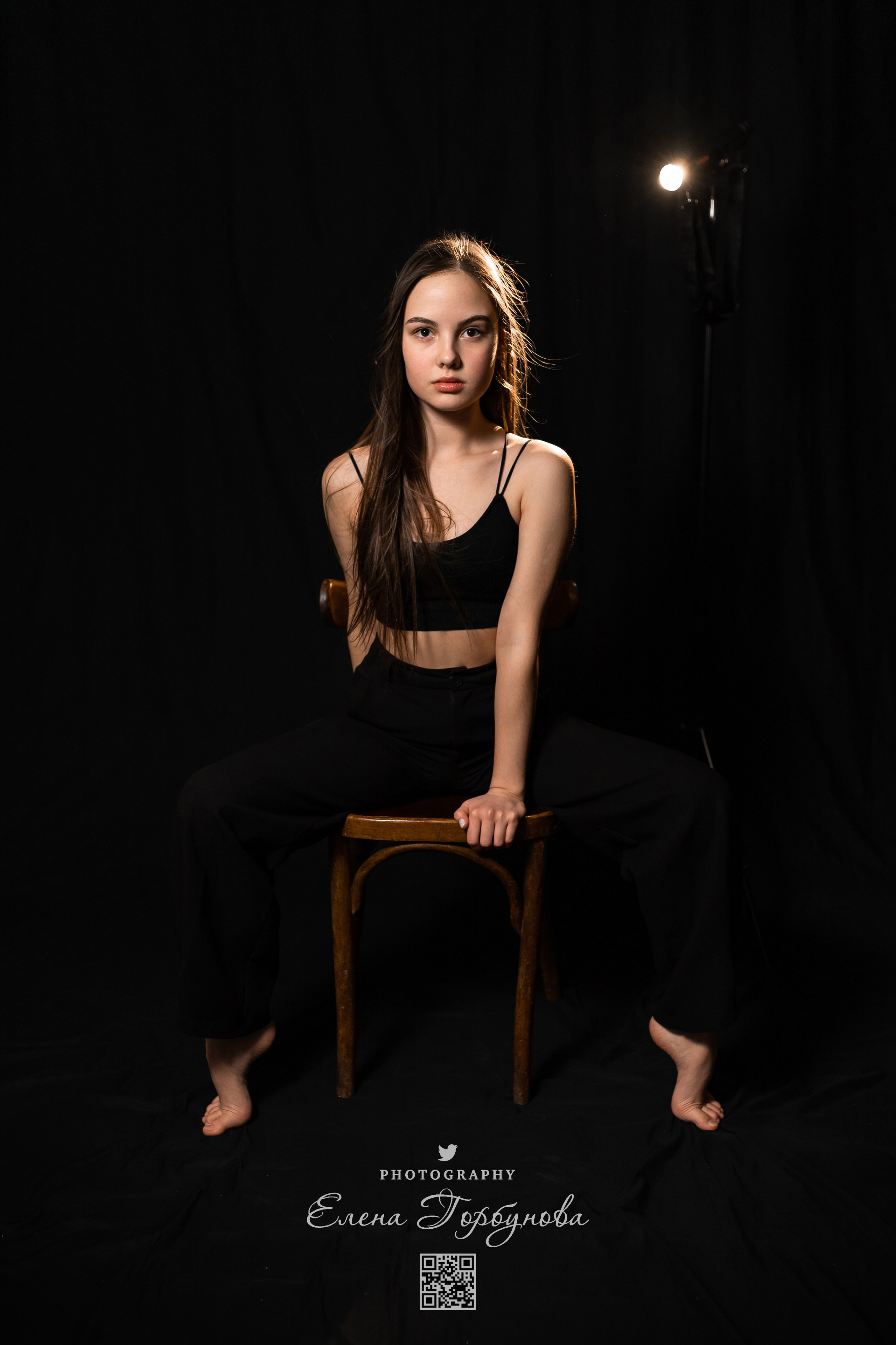 Моя студия. Полина и стул. Январь 2024. Фотограф Пермь. Свадьбы. Семья и дети, школа, д. сад. Фотокниги