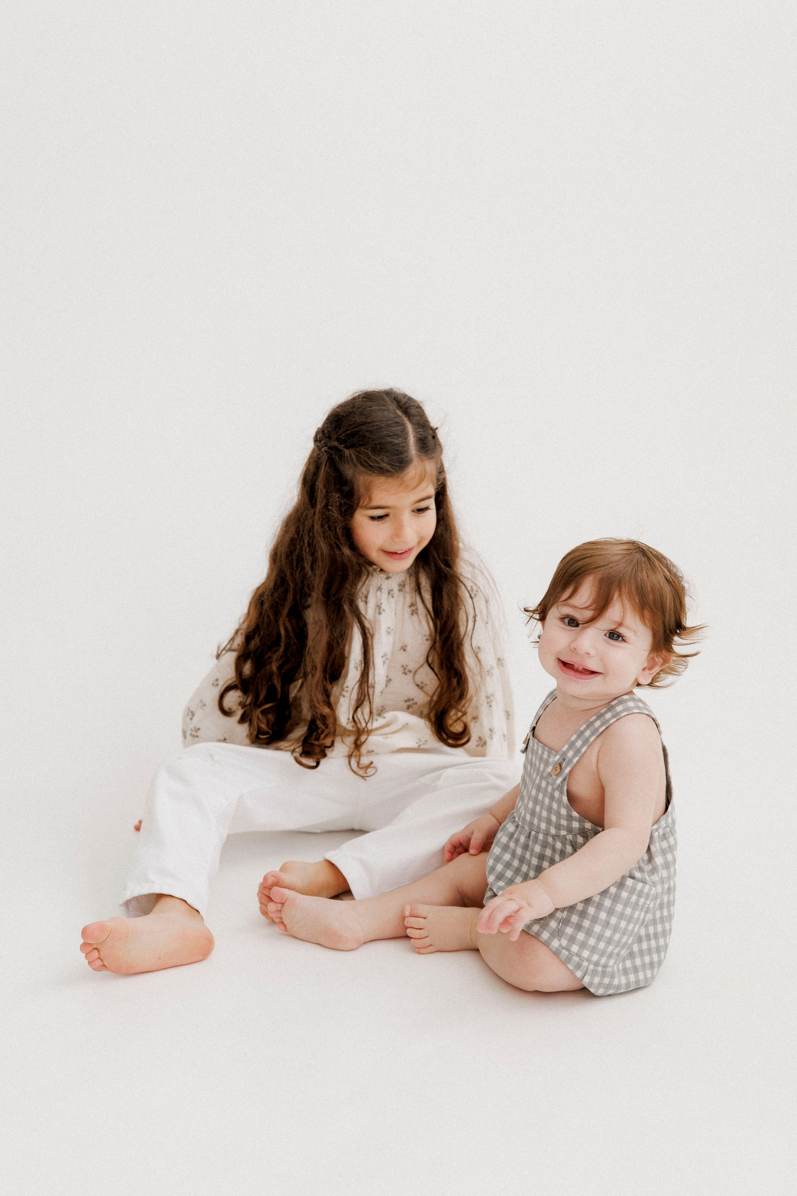 One year inside the White studio. Wedding and family photographer