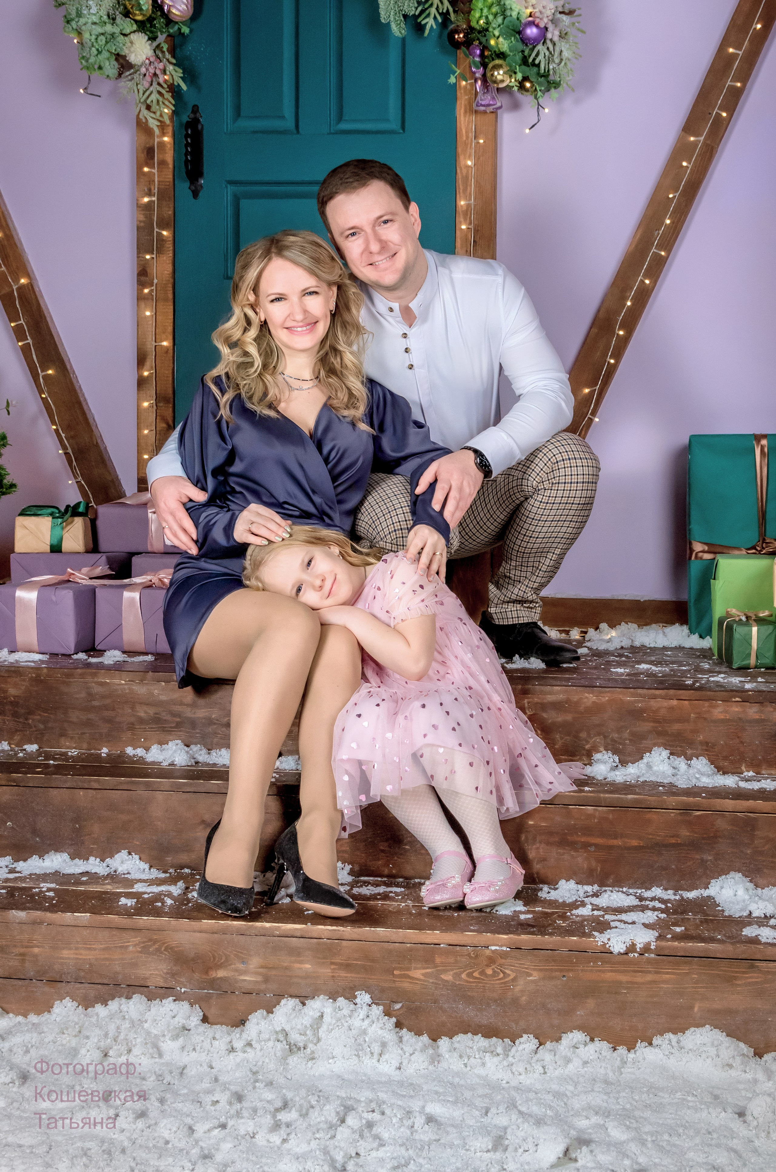 Фотоссесия  в тёмном и светлом ключе с огоньками на Новый год. Фотографы для фотосессий в Новосибирске