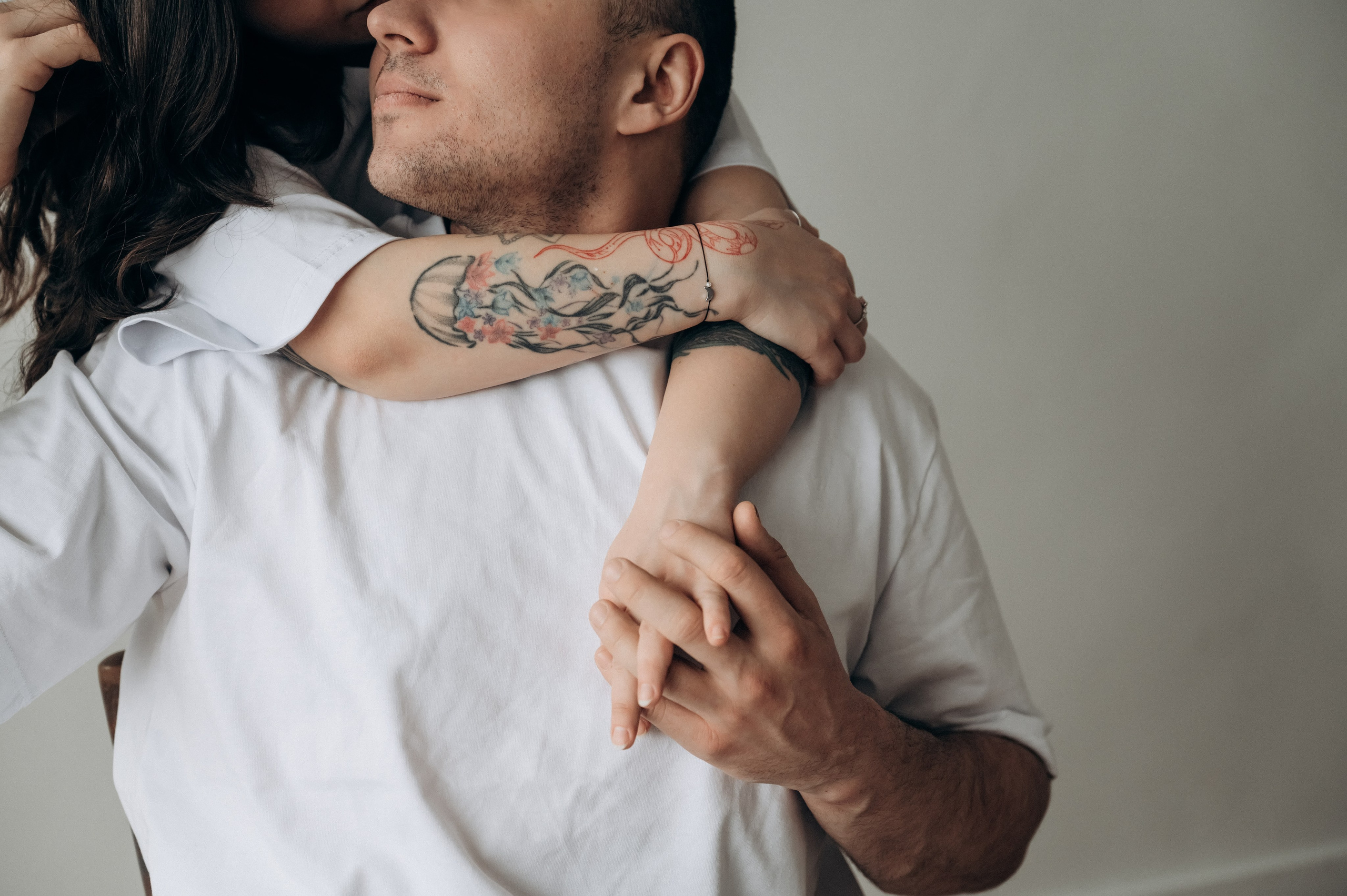 Веселая и живая фотосессия для двоих в фотостудии в Мытищах. Свадебный и семейный фотограф Виктория Носачёва. Щелково, Москва и МО