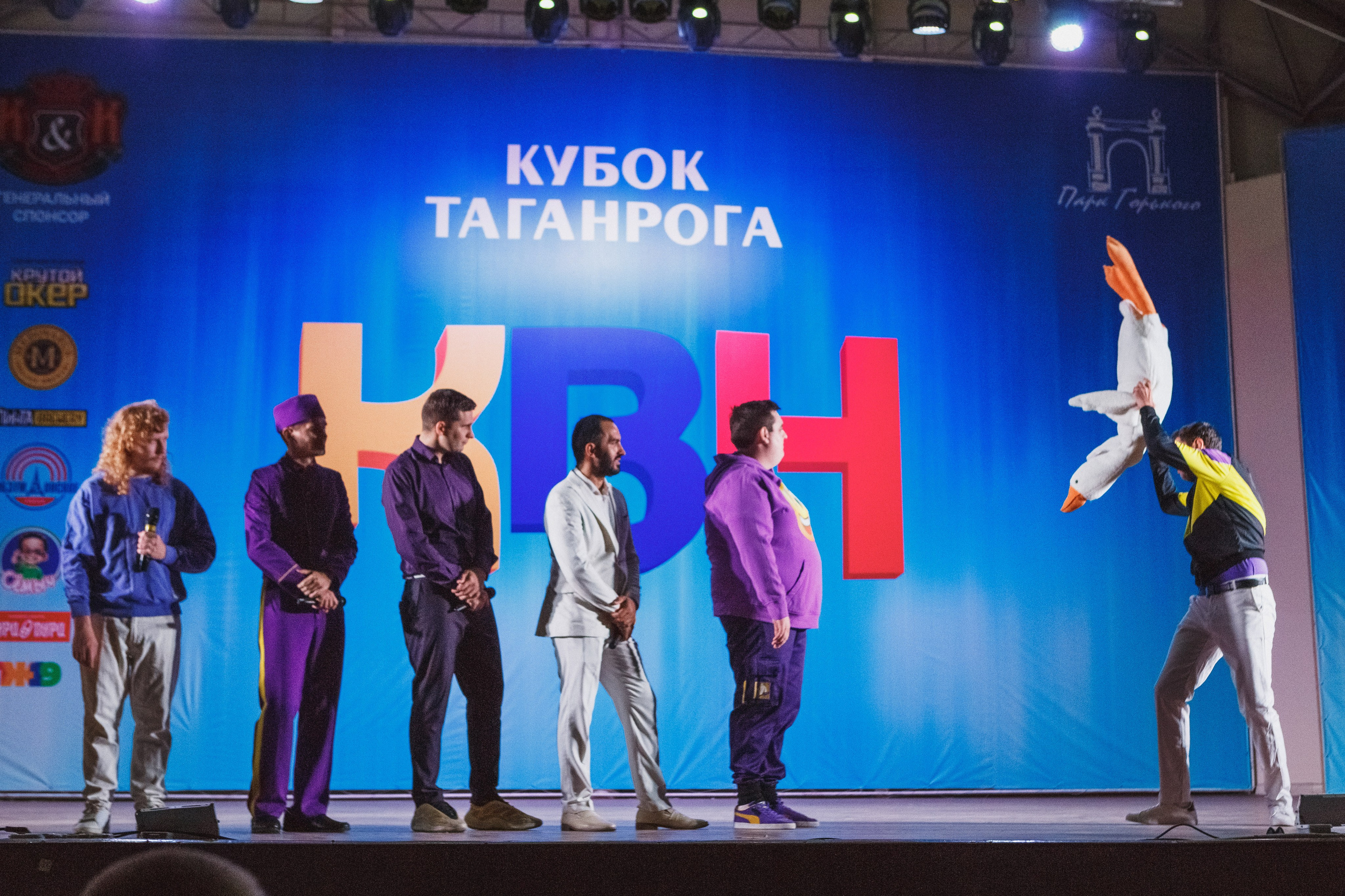 Шутки с уголка: Весёлый день с КВН в Парке Горького Таганрога. Свадебный и семейный фотограф в Таганроге Бакарюк Антон