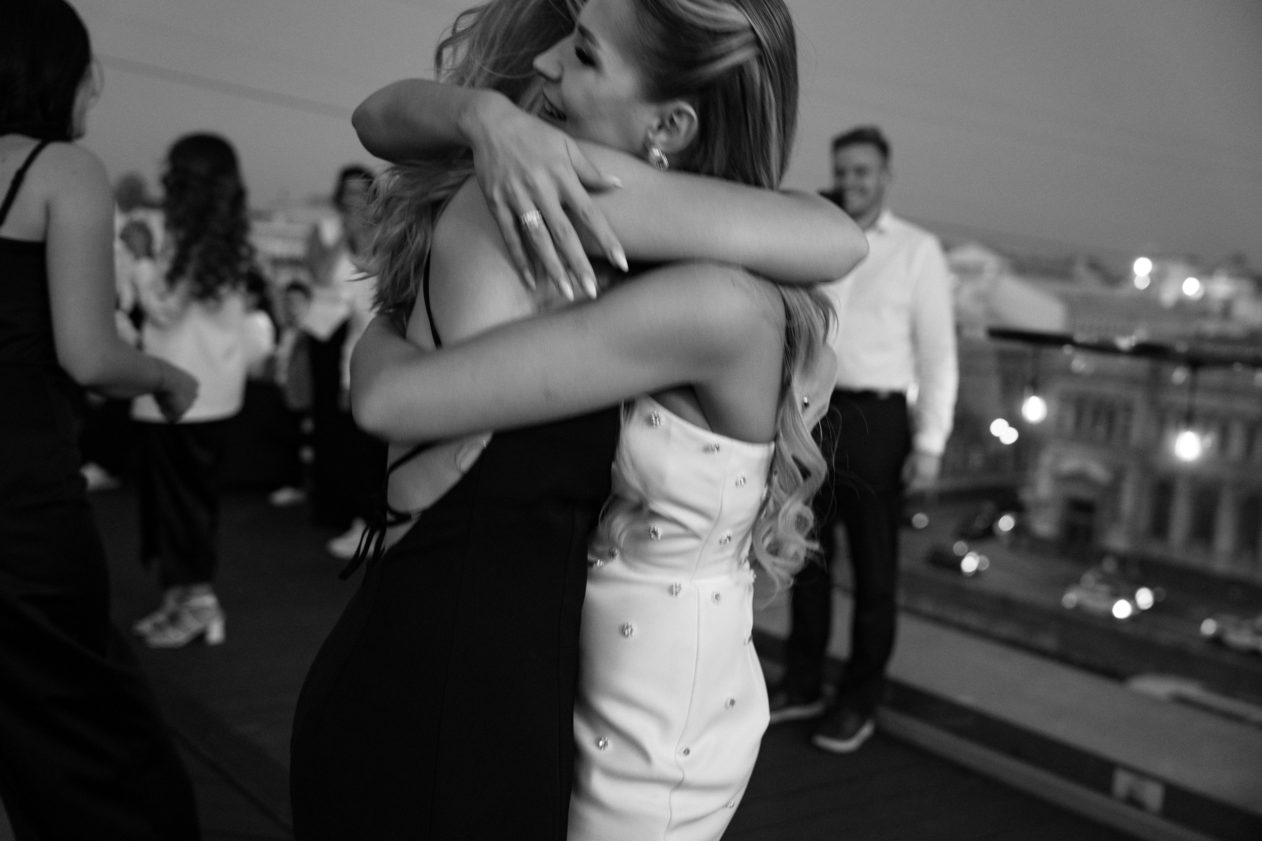 Виктория & Роман. Камерная городская свадьба в видовом ресторане в стиле современная классика. Свадебный фотограф организатор в Санкт-Петербурге Ассоль Опарина