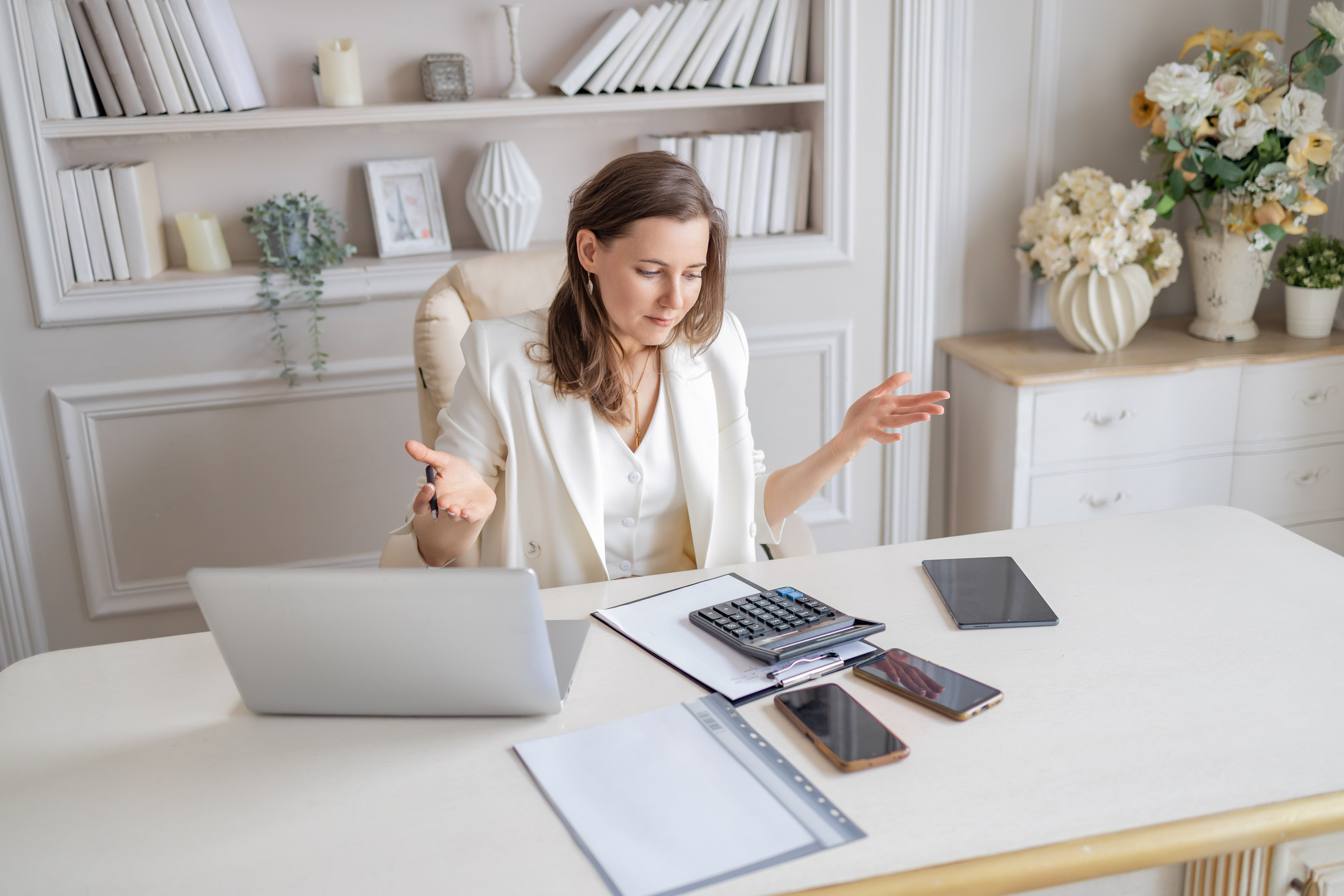 Фотосессия в стиле бизнес. Модель Ирина. Репортажный, семейный и студийный фотограф в Москве Демин Алексей