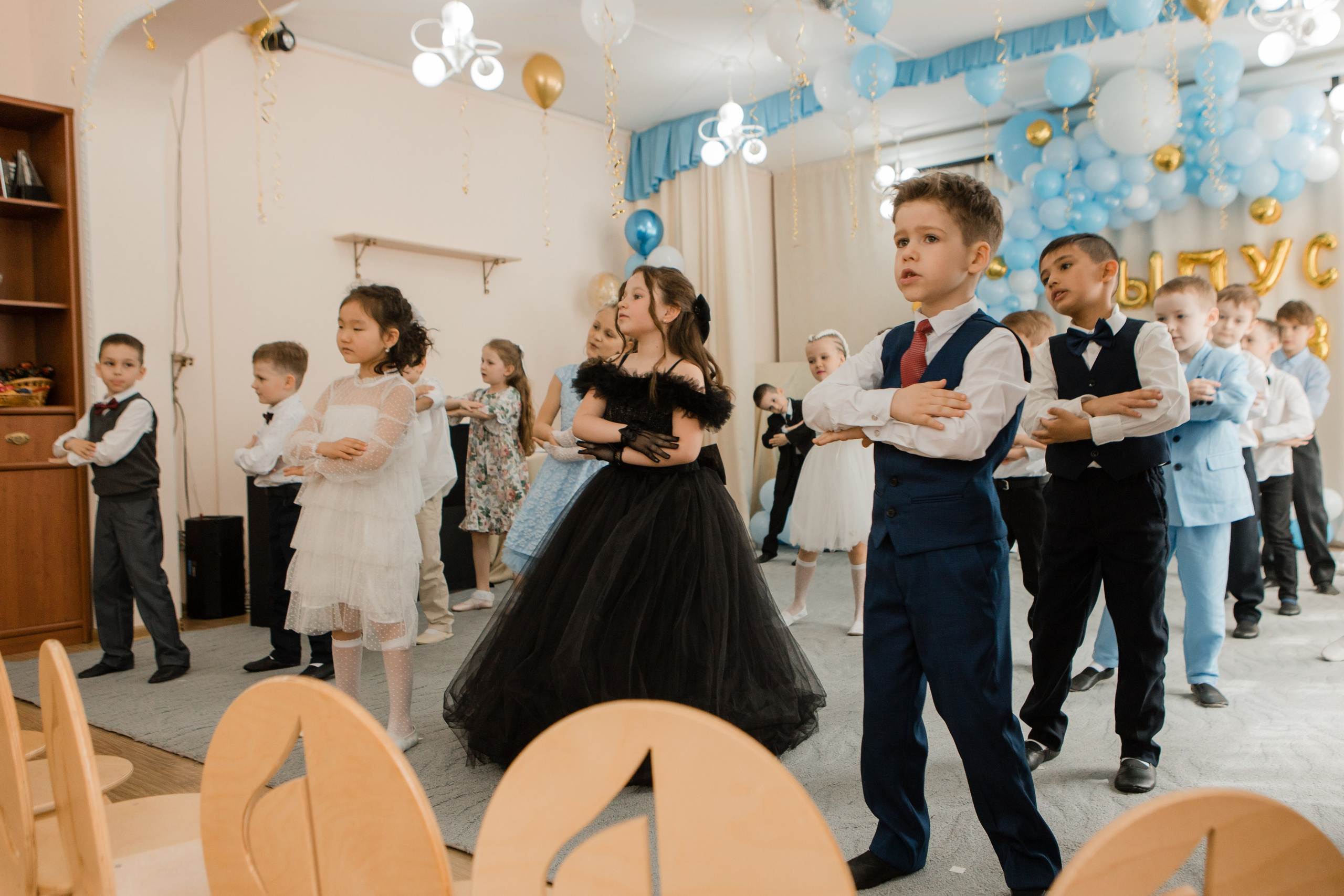 Фотосъемка выпускного в детском саду. Видеосъемка и фотосъемка свадеб. Фотограф и оператор на свадьбу. Видеосъемка подкастов, собственная видео-фотостудии. Предметная фотосъемка