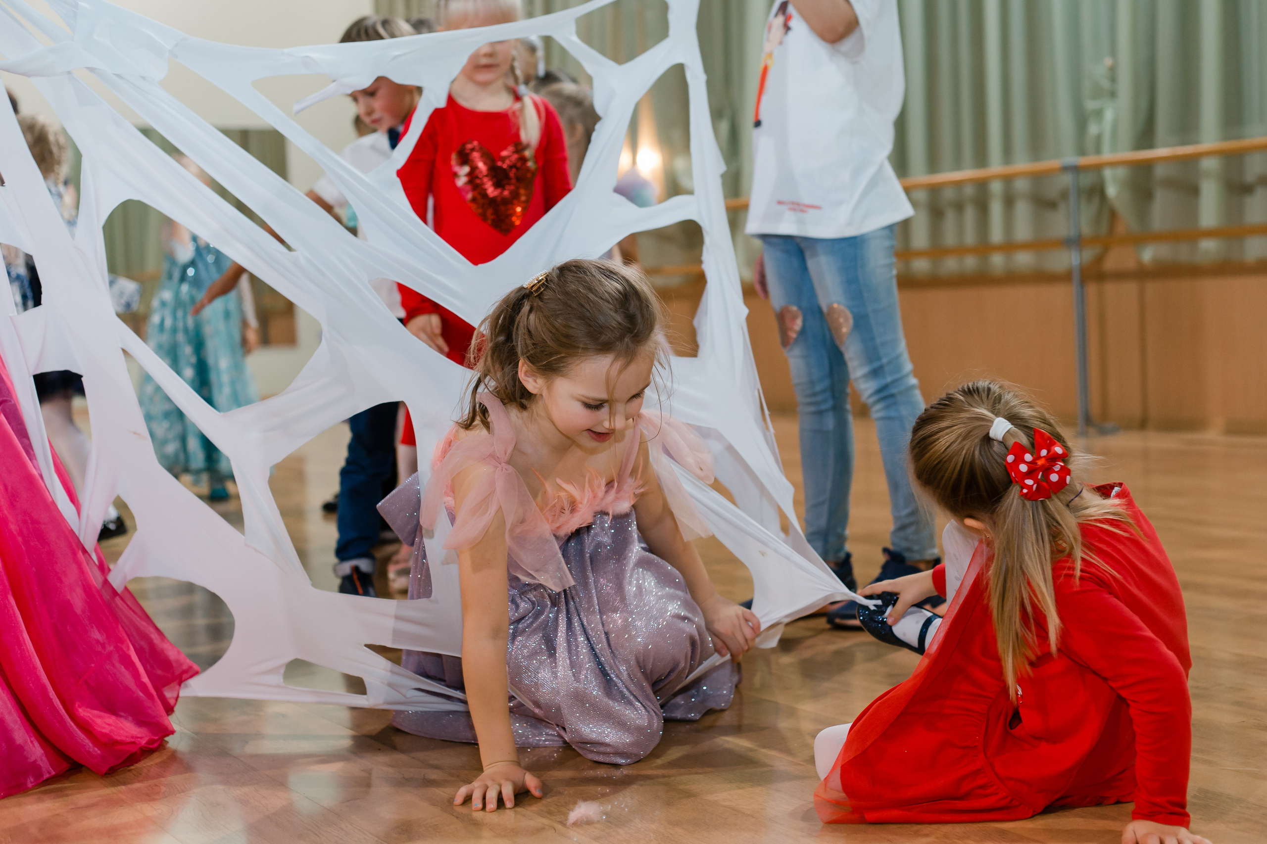 Фотосъемка детского дня рожденья. Видеосъемка и фотосъемка свадеб. Фотограф и оператор на свадьбу. Видеосъемка подкастов, собственная видео-фотостудии. Предметная фотосъемка