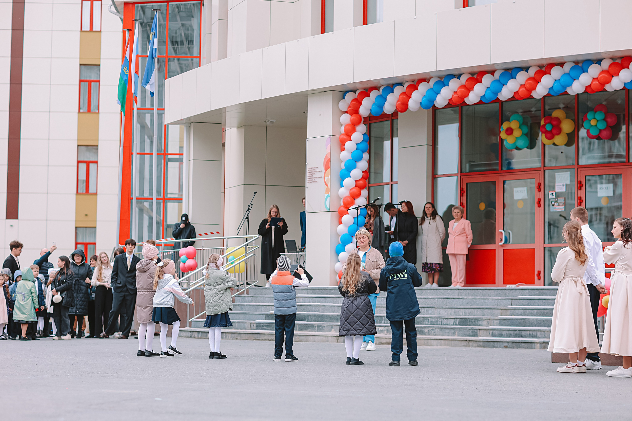 Последний звонок. Семейный фотограф Тюмень, фотограф на роды Салмина Мария