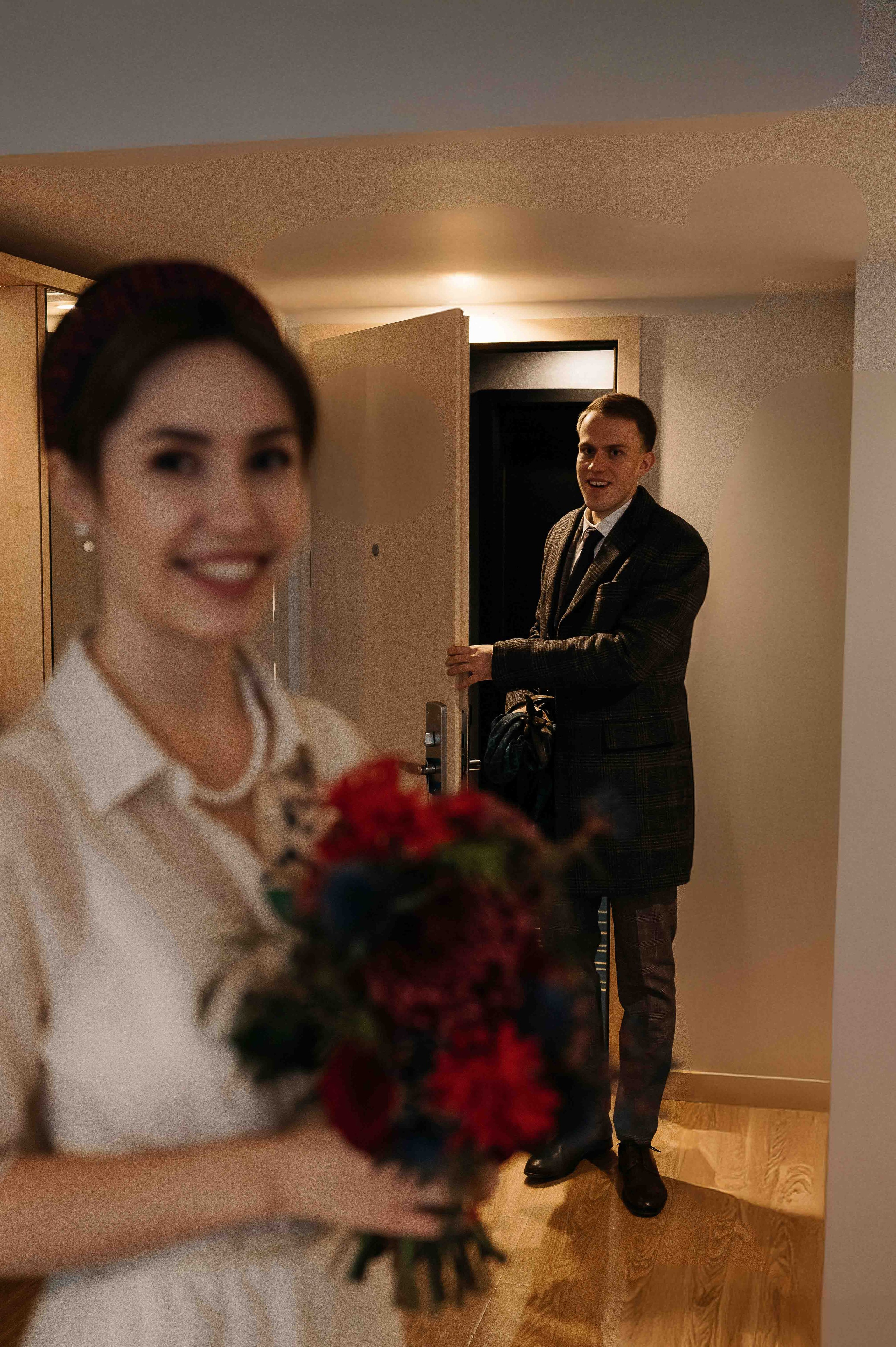 Утро невесты в гостинице. Свадебный и семейный фотограф в Котласе Никита Попов