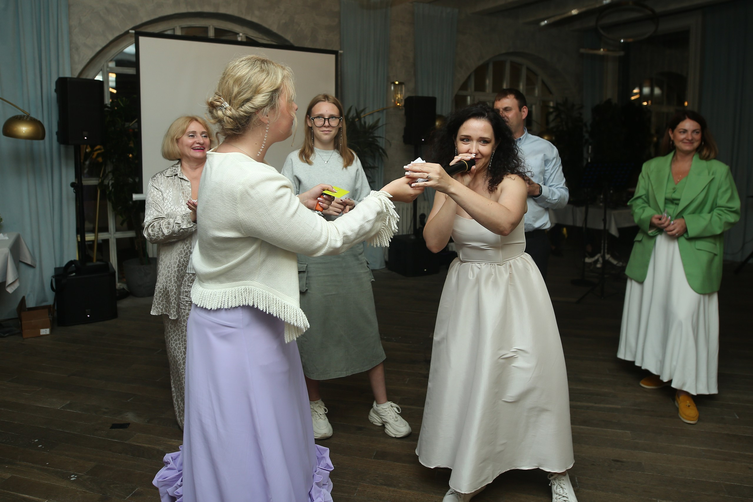 Свадебный ведущий на любое мероприятие в Москве. Свадебный ведущий в Москве Саксофон на свадьбу