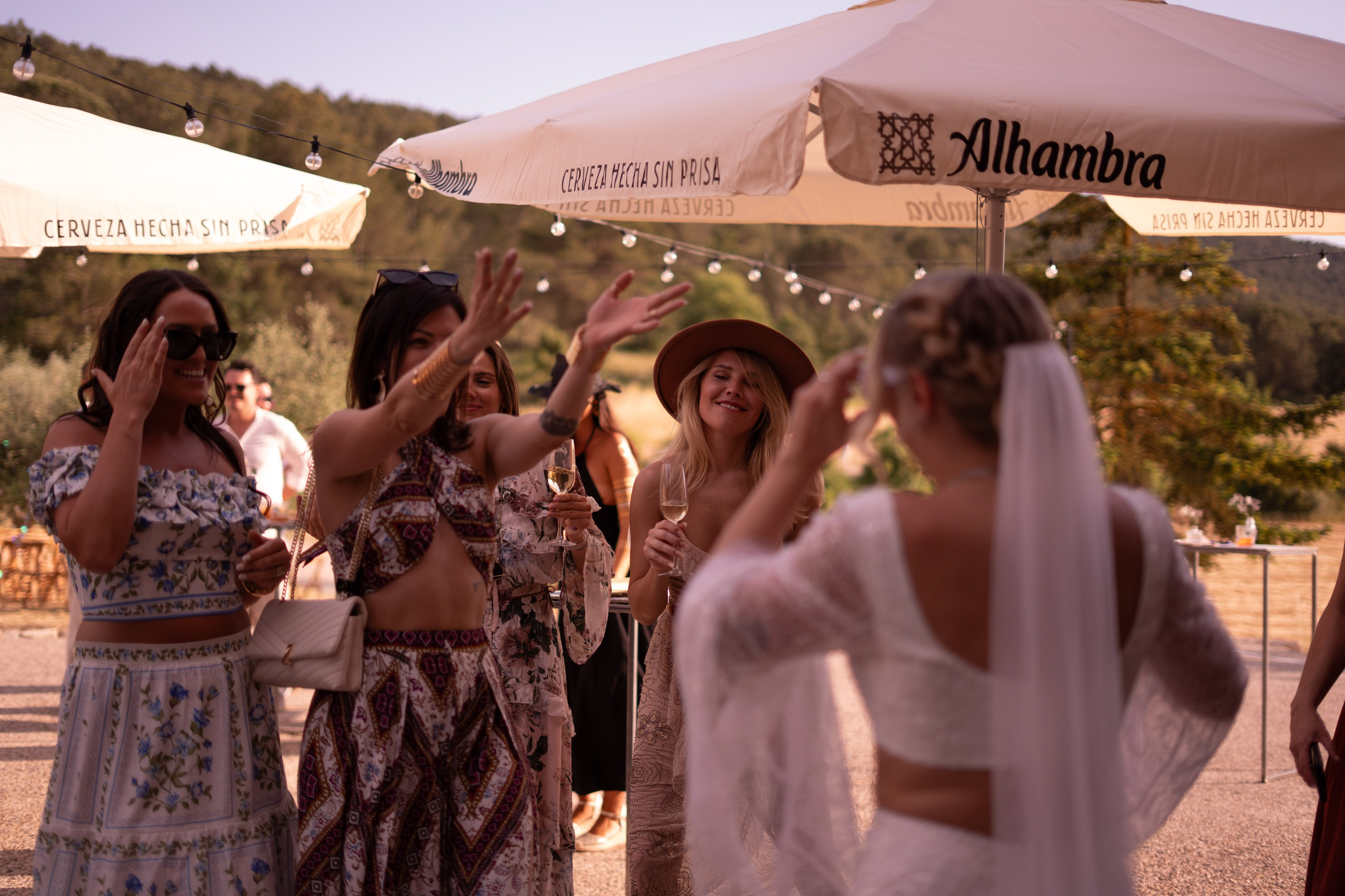 Stasy and Roberto. Wedding Photographer in Barcelona and Medellin