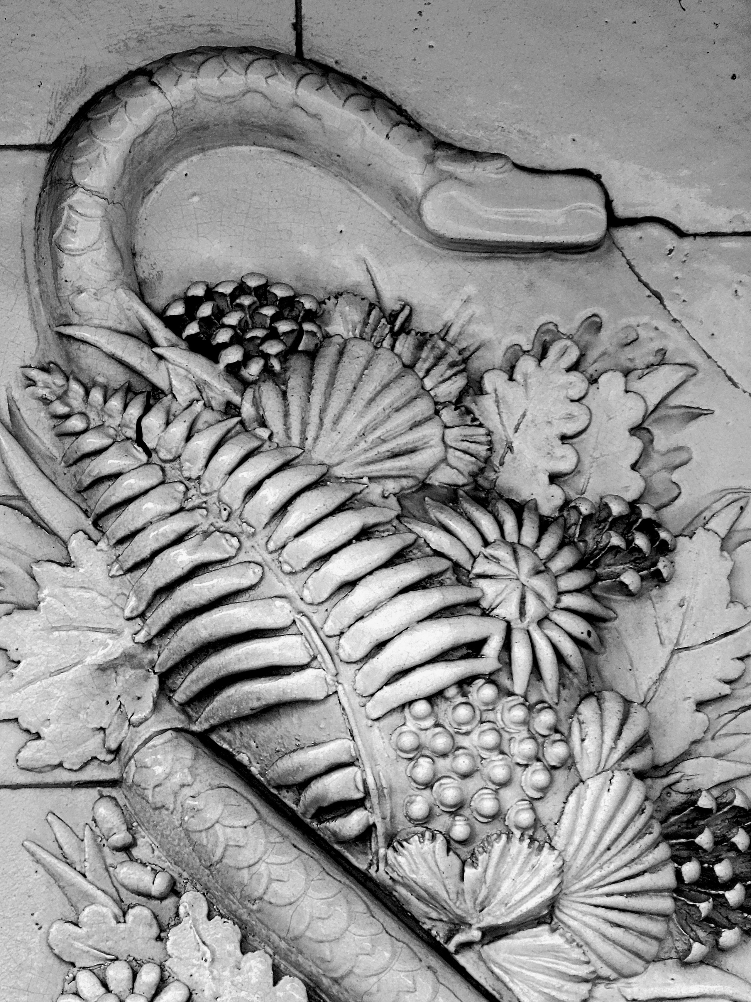 Внутри сохранились интерьеры и декоры. Аптека при этом нормально действующая