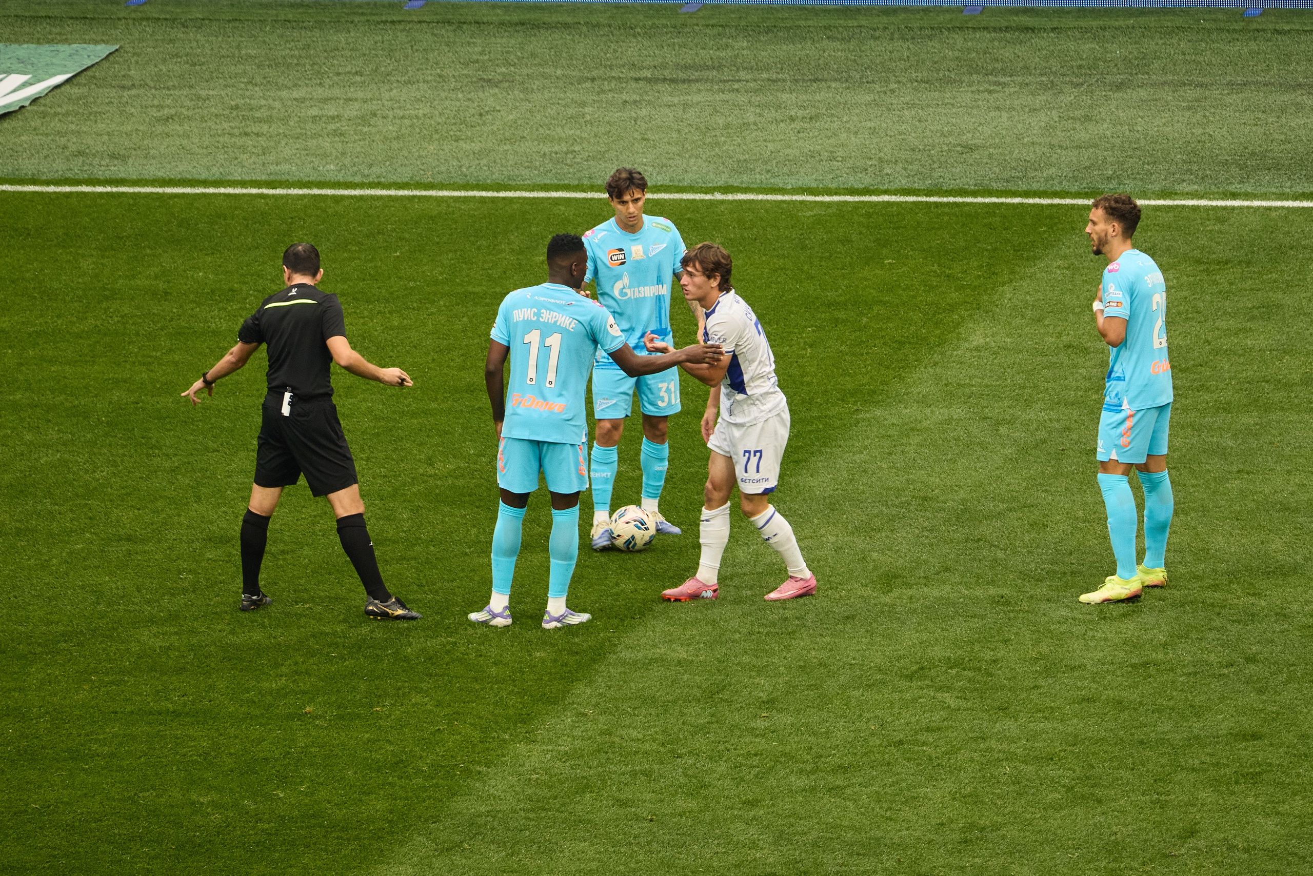 FC Zenit x Dinamo Mahachkala. Святослав Лебедев | Рекламный фотограф — Коммерческая съемка, Арт-дирекшн, AI-интеграция