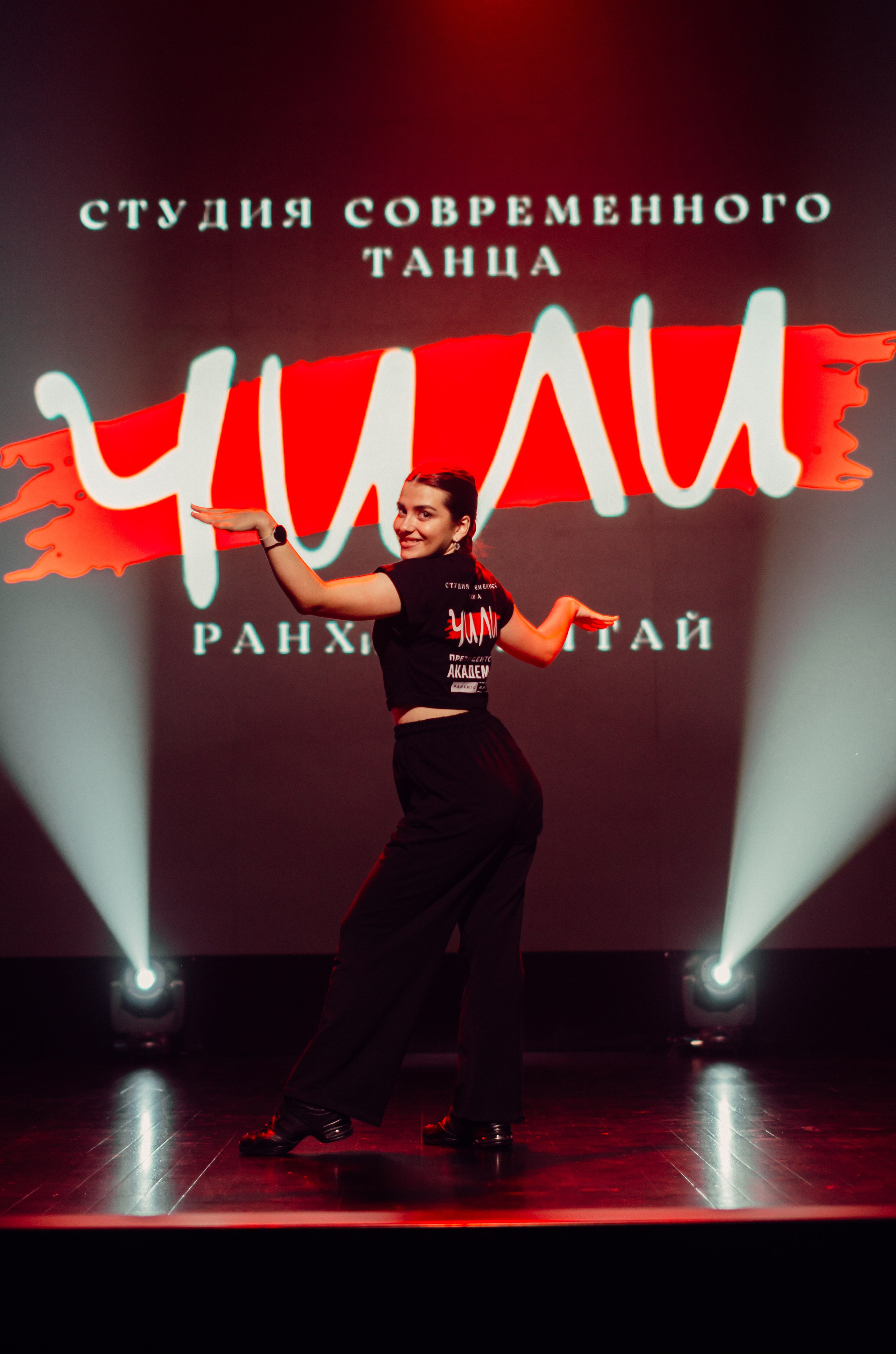 Групповая фотосъемка танцевального коллектива. Денисова Аля — фотограф для парных съемок и индивидуальных историй в Барнауле