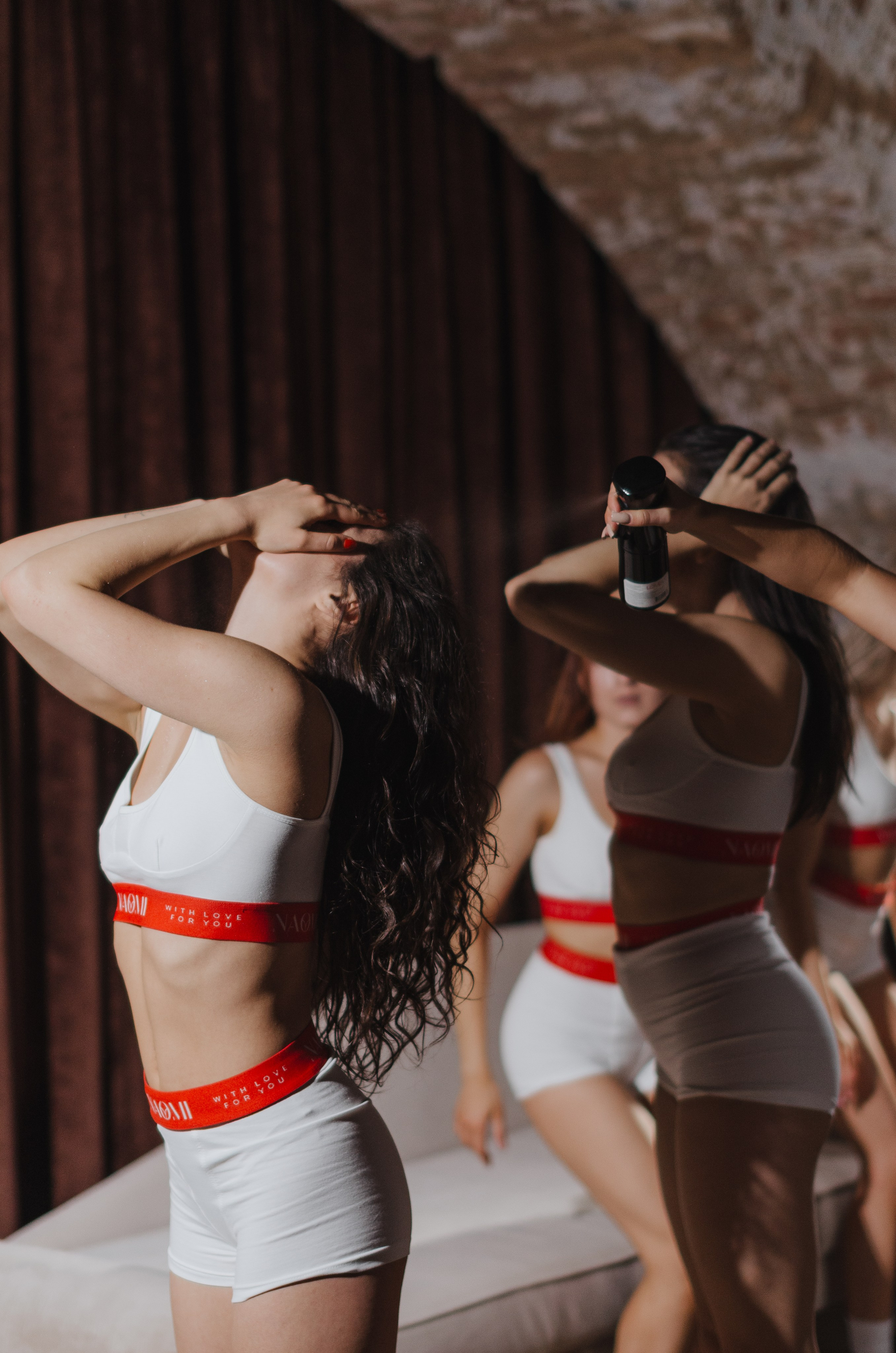 Фото-подглядки с видеосъемки танцевальной команды «Secret». Денисова Аля — фотограф для парных съемок и индивидуальных историй в Барнауле