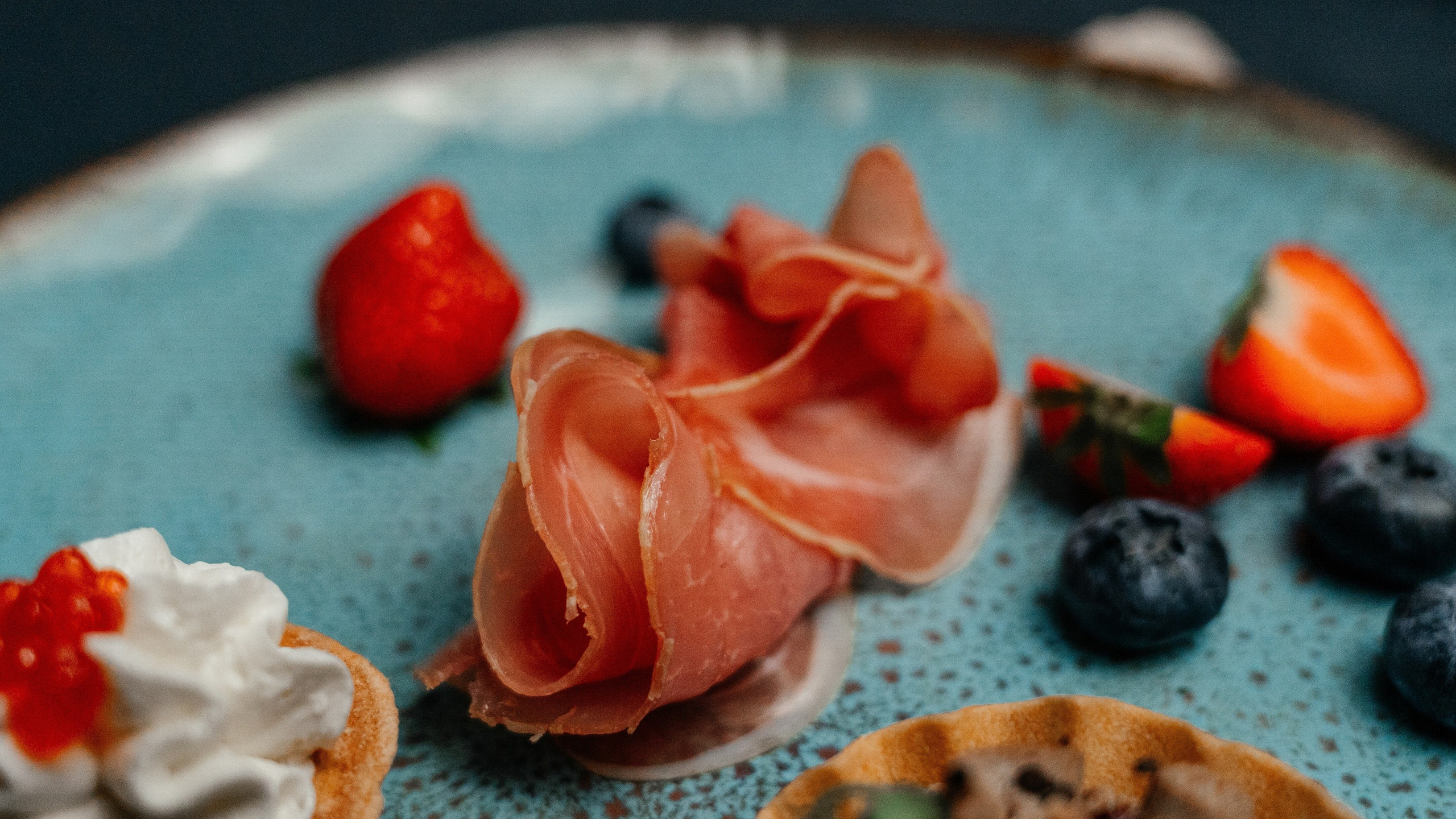 Выездной кейтеринг, съедобные букеты, торты и сладости на заказ