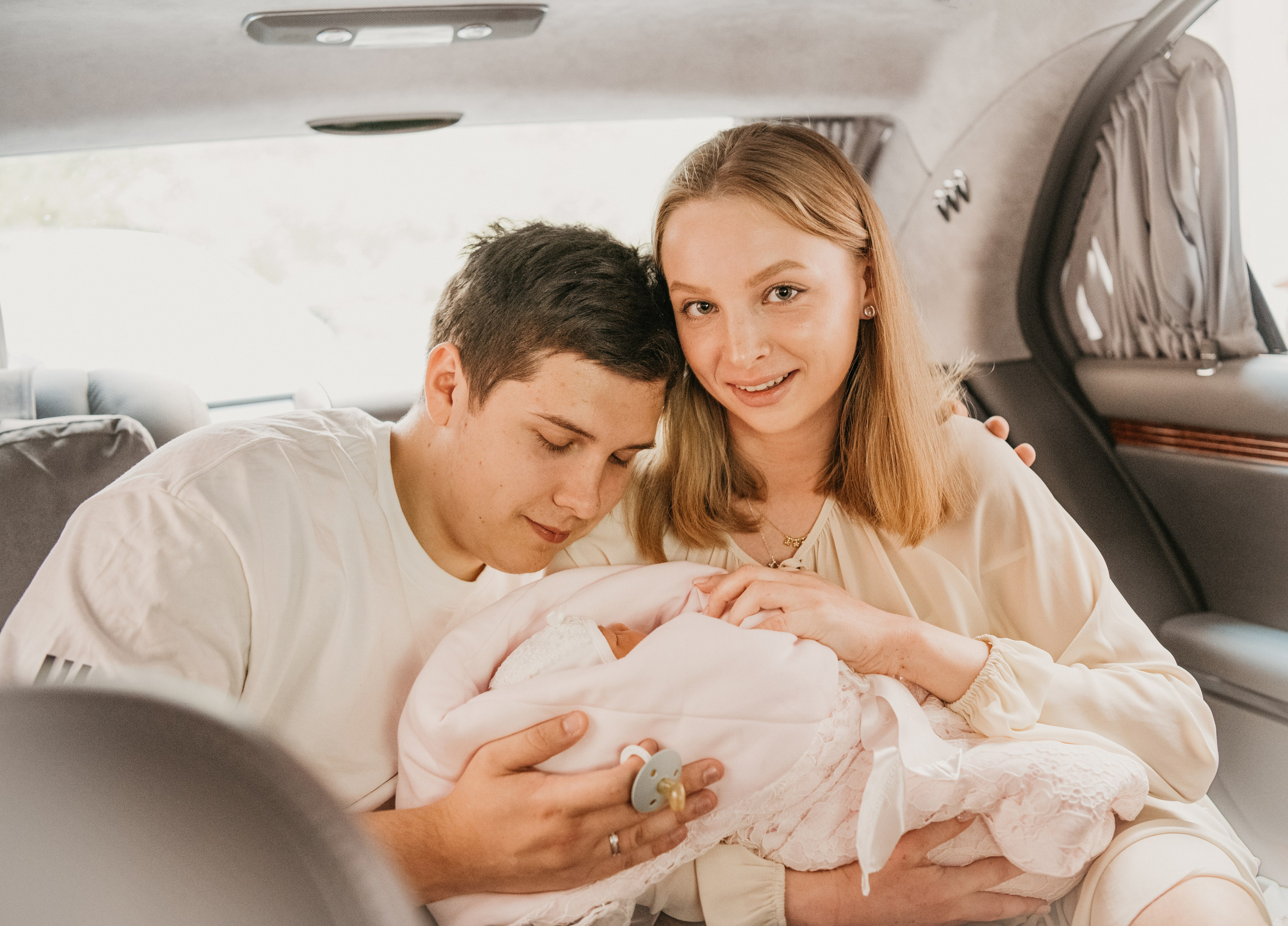 Выписка Виктории. Мать и дитя. Фотограф на выписку из роддома в Москве и МО