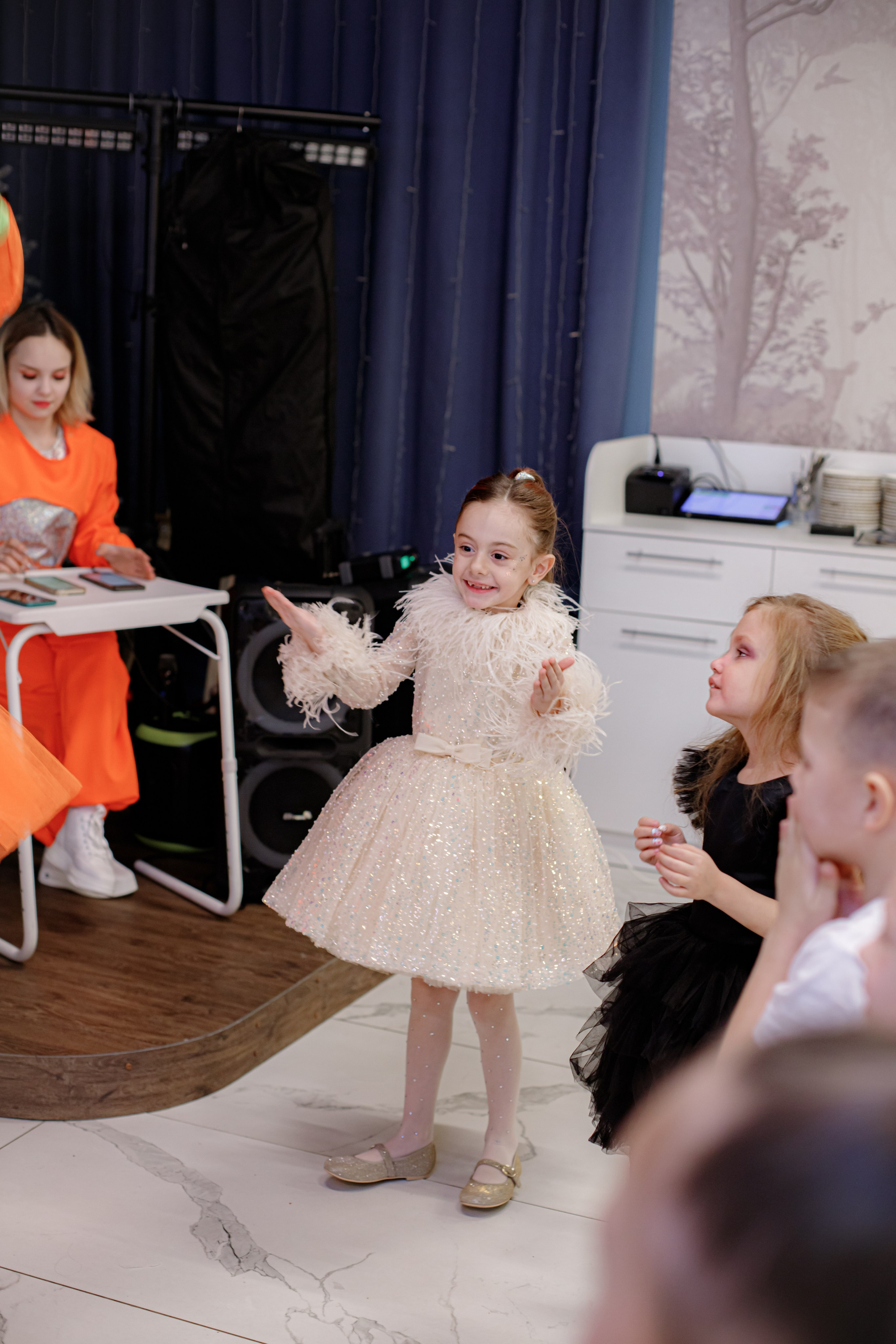 ASIA'S BIRTHDAY PARTY. Photokarish