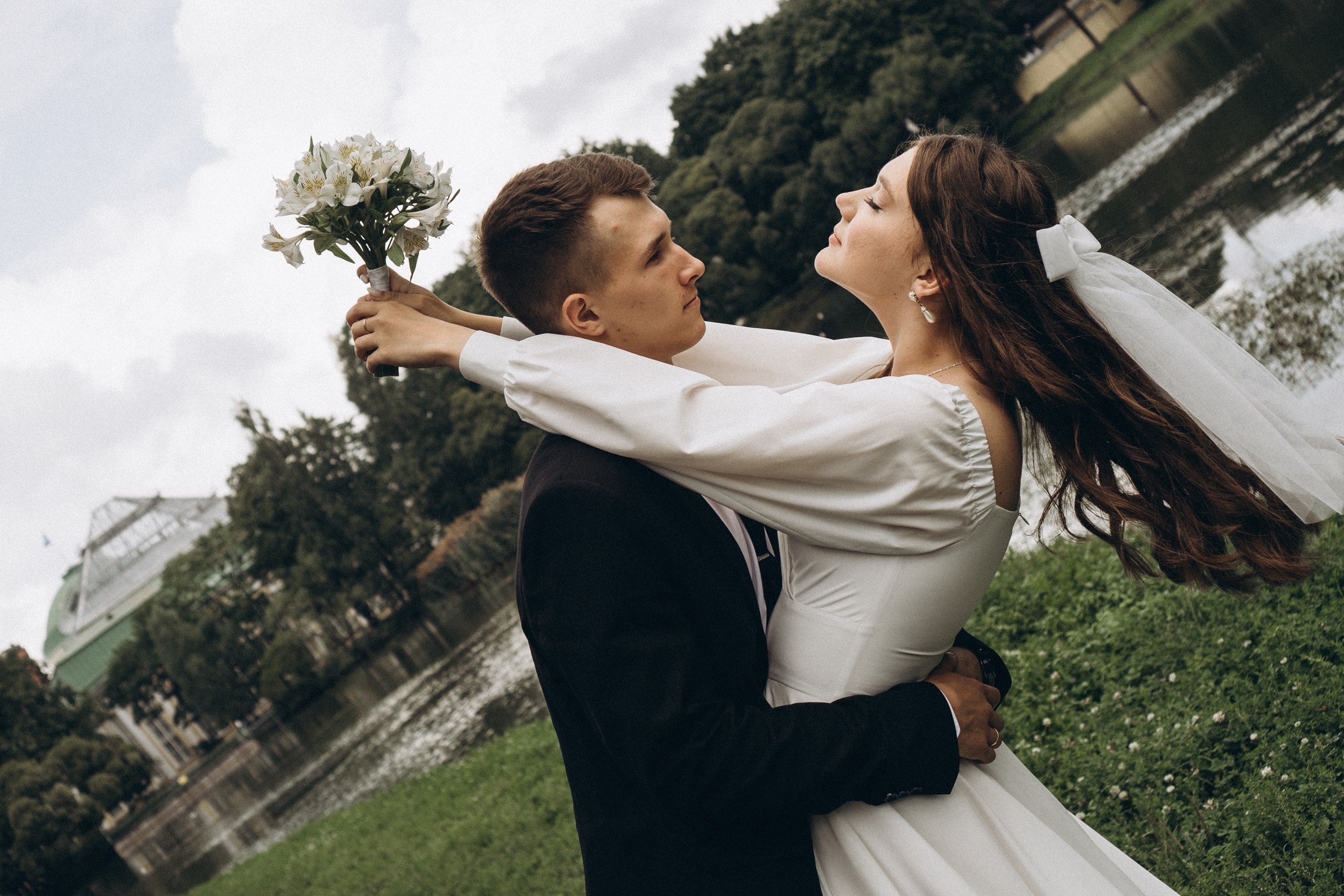 СВАДЕБНАЯ СЬЕМКА В ТАВРИЧЕСКОМ САДУ И ПРОГУЛКА ПО ЧЕРНЫШЕВСКОЙ. Профессиональный фотограф, Санкт-Петербург — Виктория Богомолова