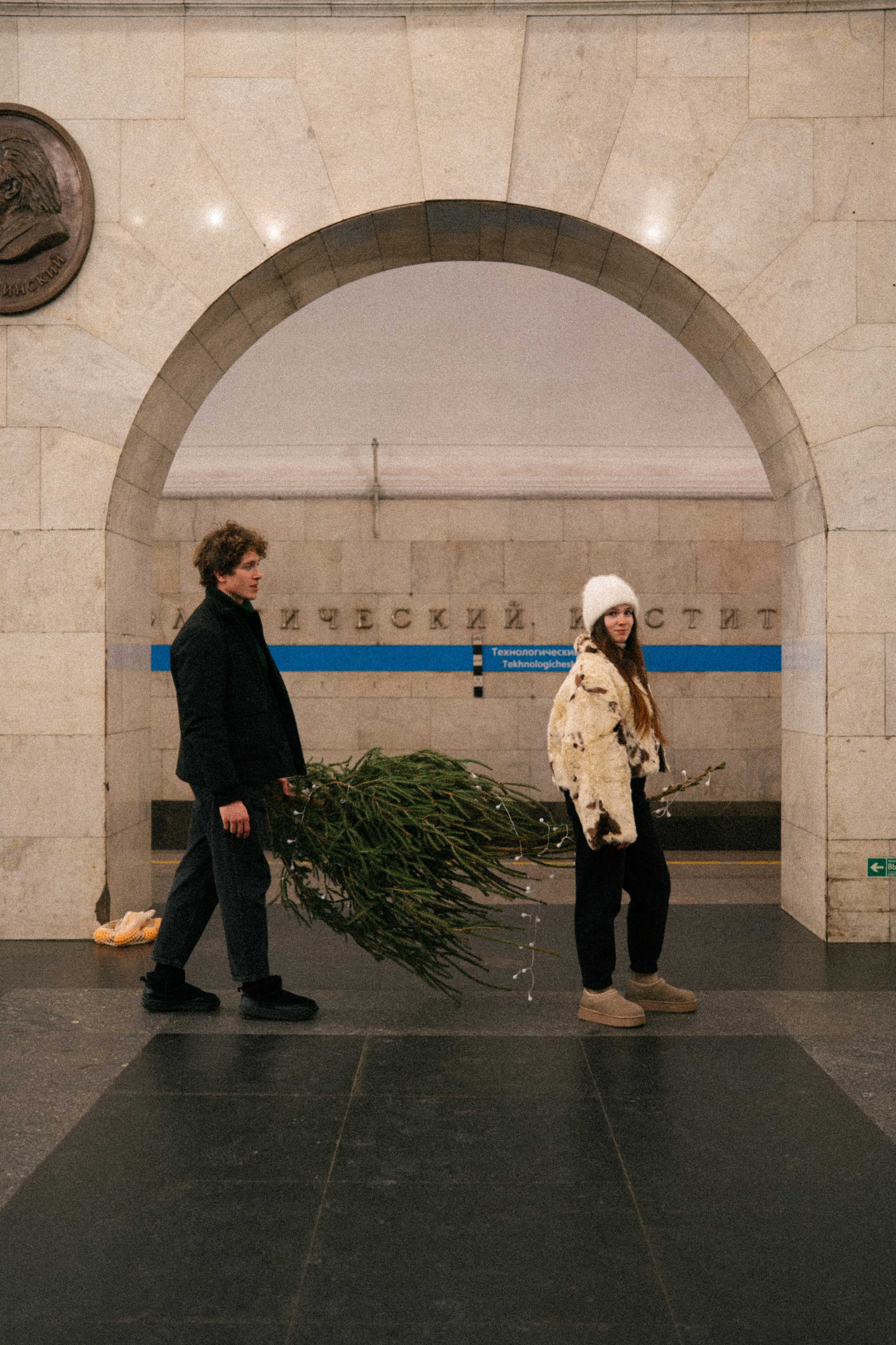 НОВОГОДНЯЯ ПРОГУЛКА ПАРЫ ПО ЧЕРНЫШЕВСКОЙ ПЕРЕД НОВЫМ ГОДОМ. Профессиональный фотограф, Санкт-Петербург — Виктория Богомолова