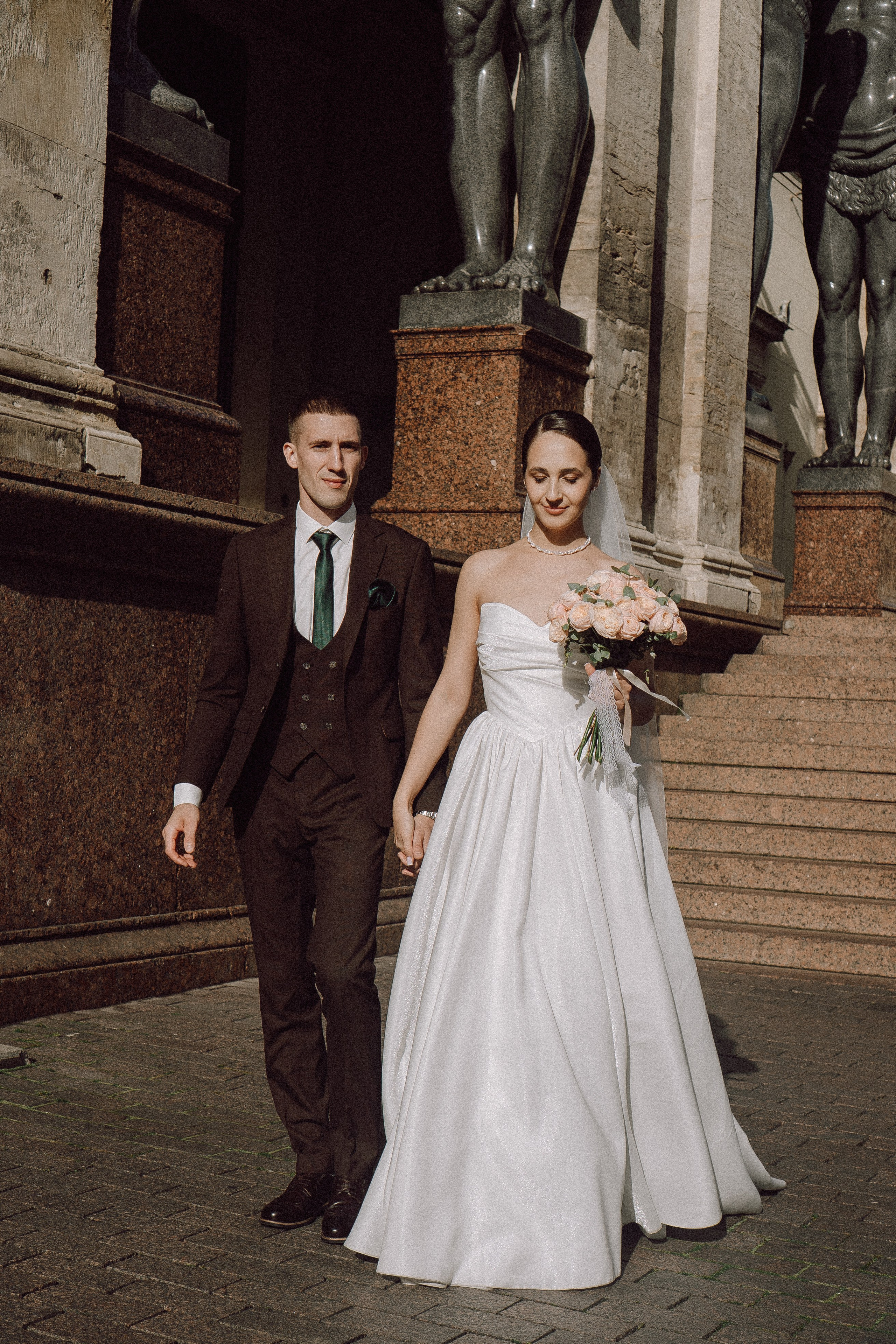 СВАДЕБНАЯ ПРОГУЛКА В САНТК-ПЕТЕРБУРГЕ (ИСАКИЕВСКИЙ СОБОР, ЗИМНЯЯ КАНАВКА, ЭРМИТАЖ И БОЛЬШАЯ МОРСКАЯ УЛИЦА). Профессиональный фотограф, Санкт-Петербург — Виктория Богомолова